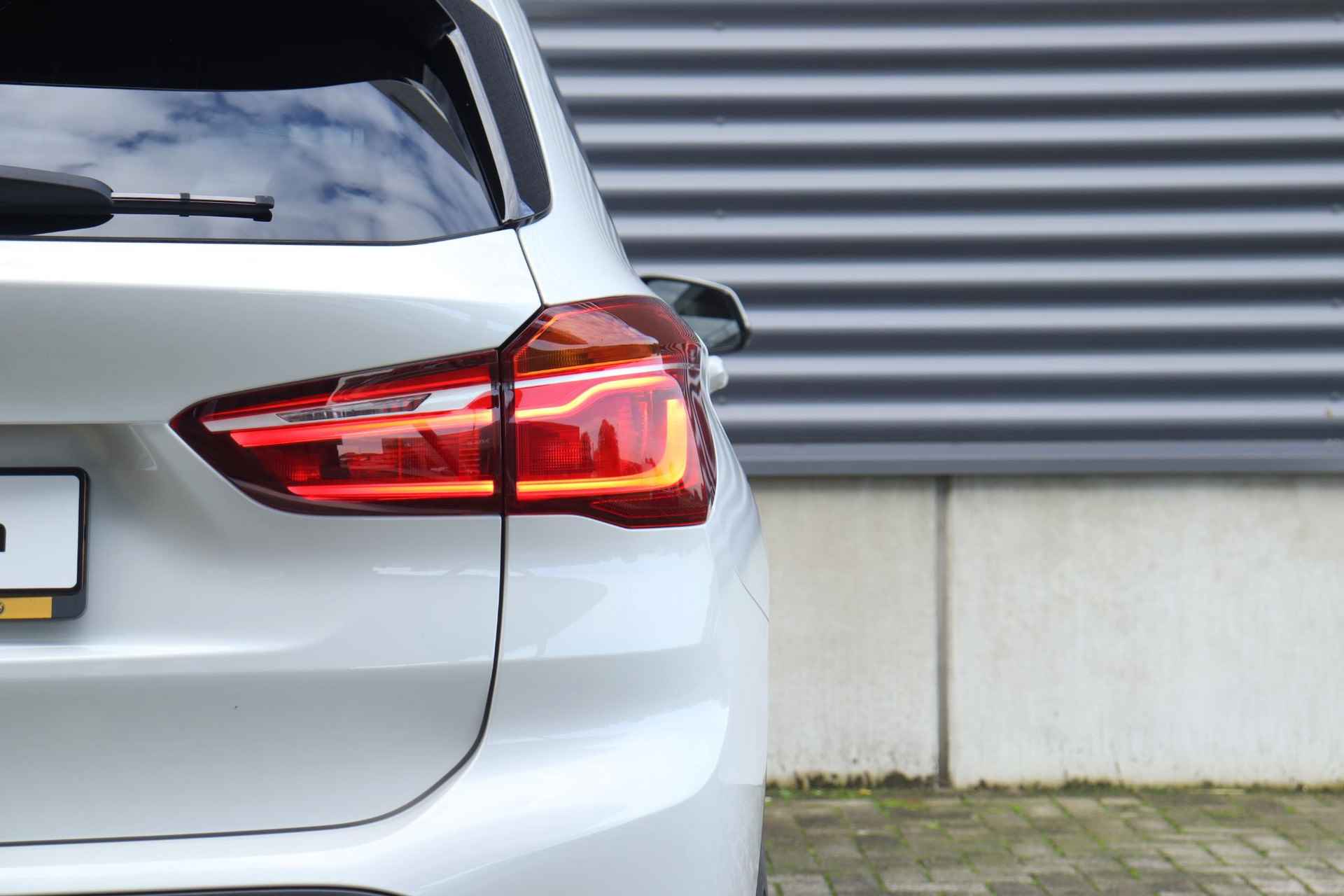 BMW X1 xDrive20i | High Executive | X-Line | Trekhaak | Panodak | Harman Kardon | Elektr. Voorstoelen | Achteruitrijcamera | Head-Up | 18''LMV - 37/38