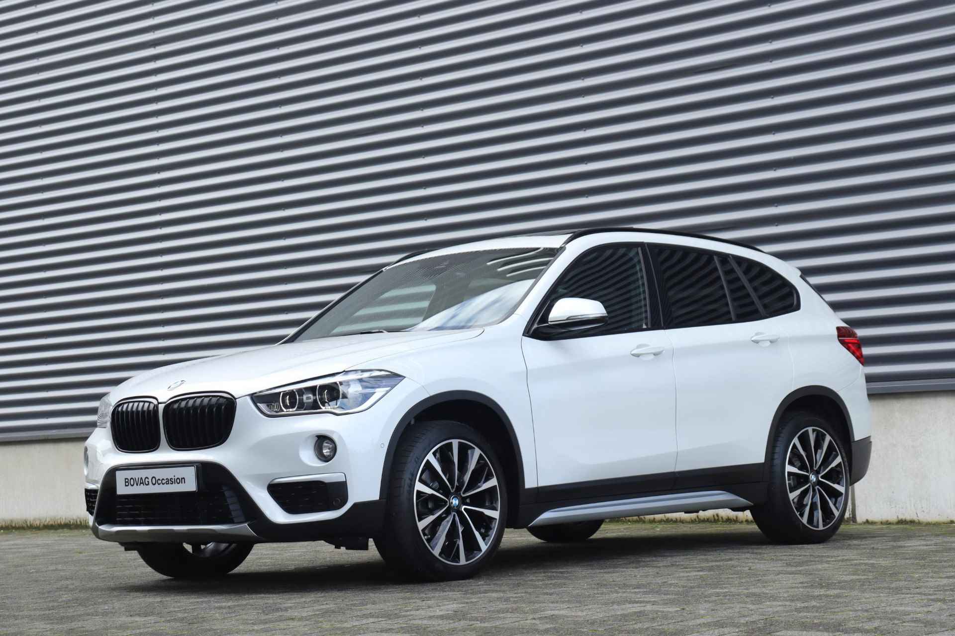 BMW X1 xDrive20i | High Executive | X-Line | Trekhaak | Panodak | Harman Kardon | Elektr. Voorstoelen | Achteruitrijcamera | Head-Up | 18''LMV - 38/38