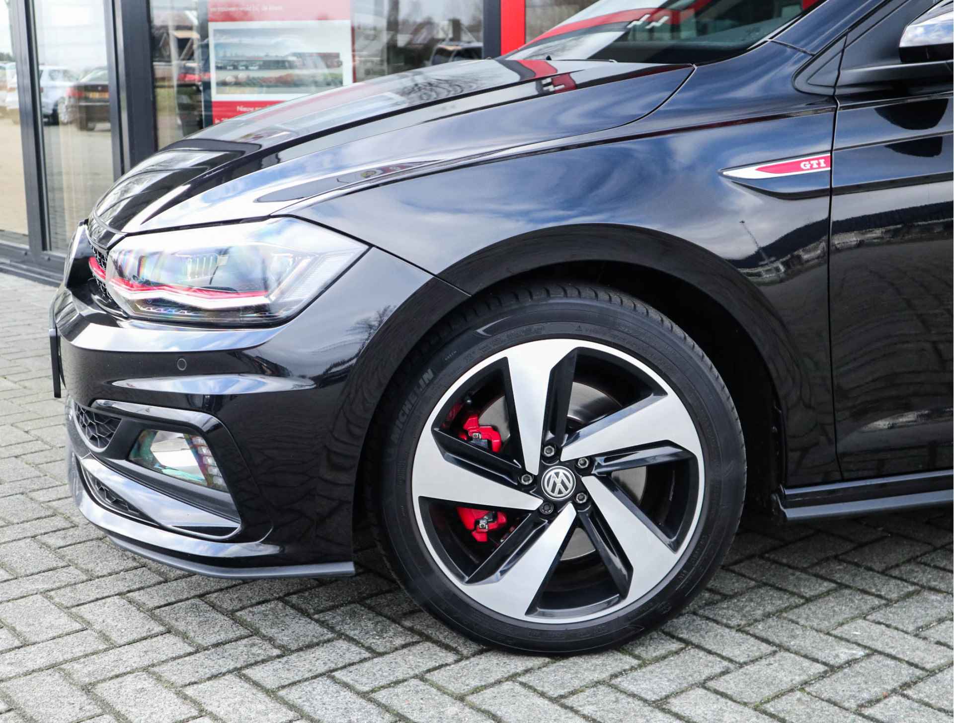 Volkswagen Polo 2.0 TSI GTI Clima/Stoelverw/App-Navi/17"/Carplay - 11/37