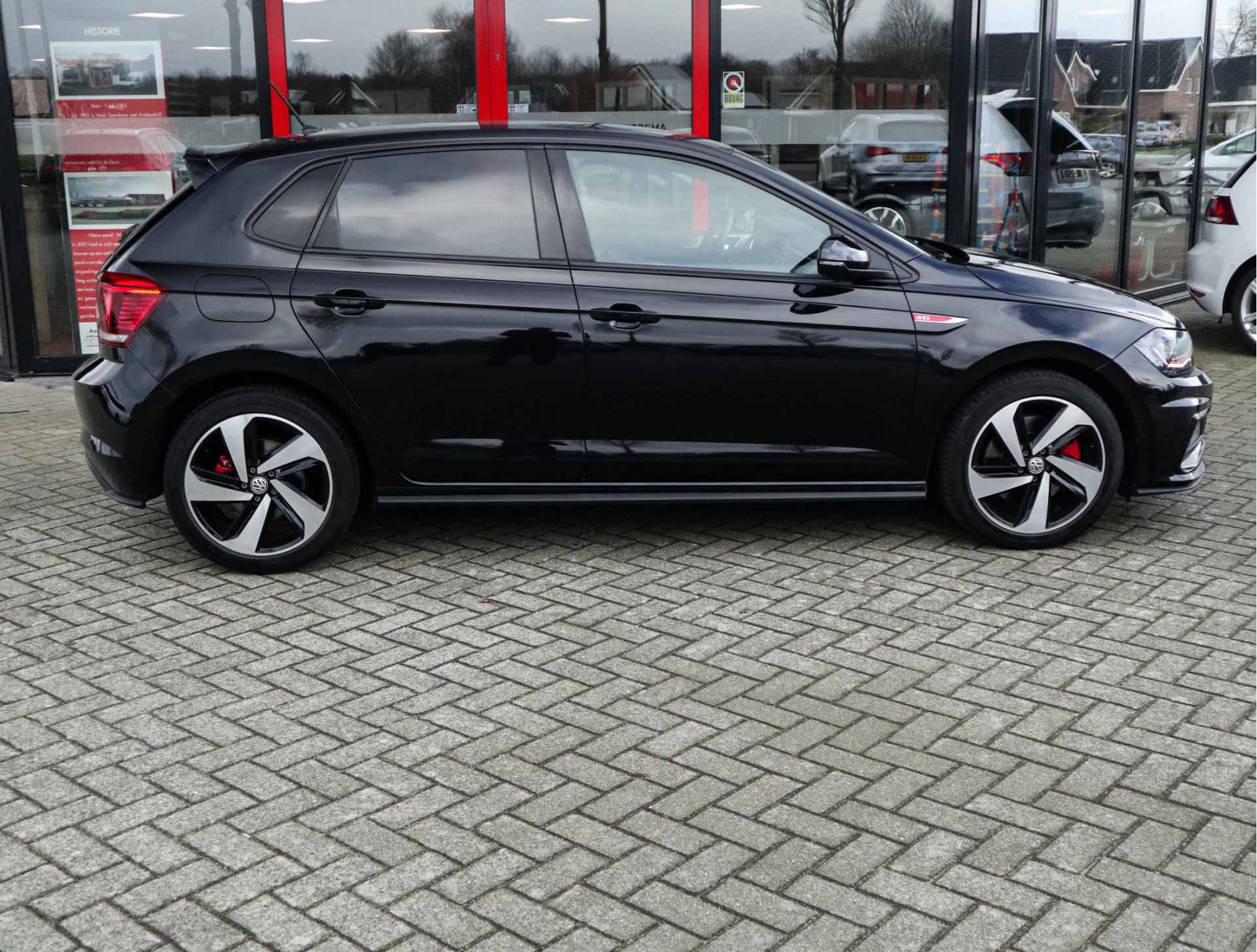 Volkswagen Polo 2.0 TSI GTI Clima/Stoelverw/App-Navi/17"/Carplay - 30/37