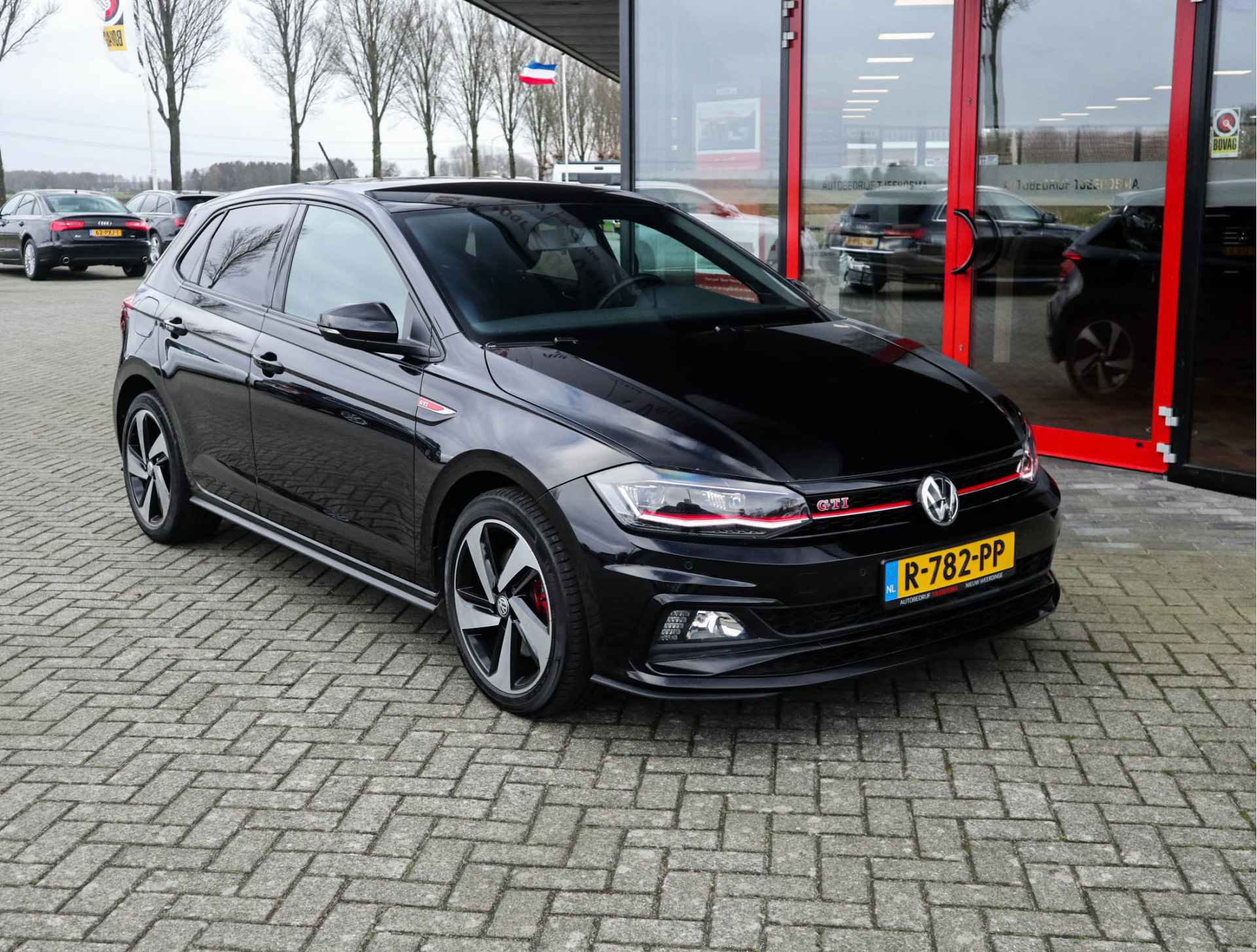 Volkswagen Polo 2.0 TSI GTI Clima/Stoelverw/App-Navi/17"/Carplay - 31/37