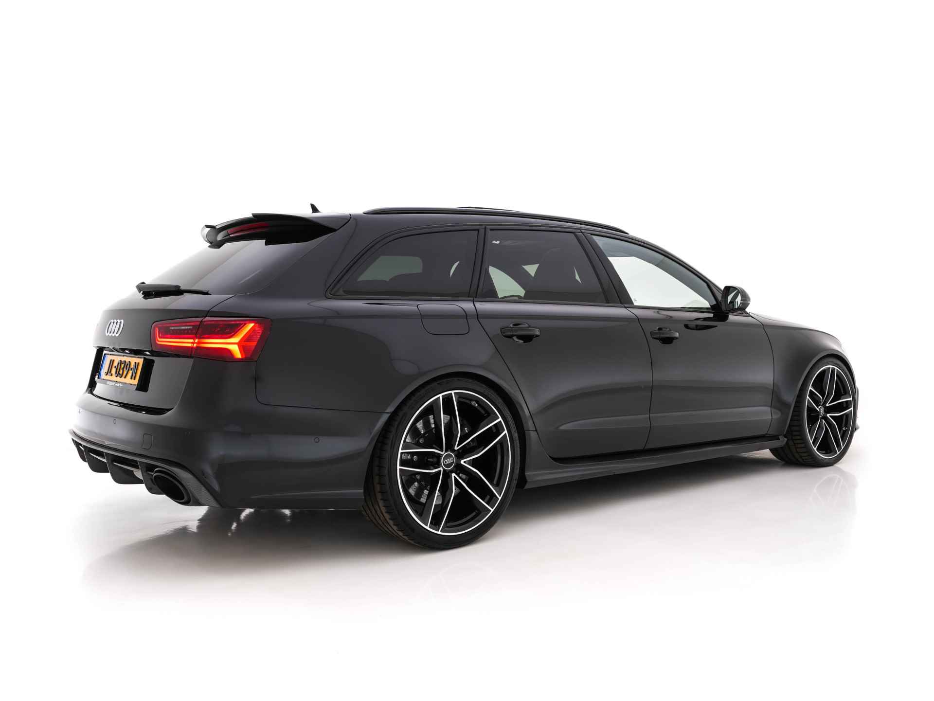 Audi RS6 Avant 4.0 TFSI Quattro Pro-Line-Plus Aut. *CERAMIC-BRAKES | PANO | LEATHER-ALCANTARA | FULL-LED | TOP-VIEW | BLIS | MEMORY-PACK | CARBON-INT. | BOSE-SOUND | LANE-ASSIST | KEYLESS | DAB+ | SPORT-SEATS | SHIFT-PADDLES | 21''ALU* - 6/41