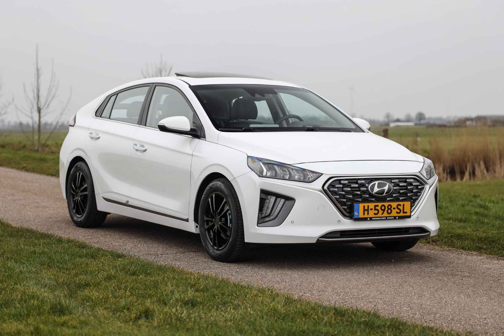 Hyundai IONIQ 1.6 GDi Premium + ✅ Schuifdak ✅ Leder ✅ ACC - 39/42