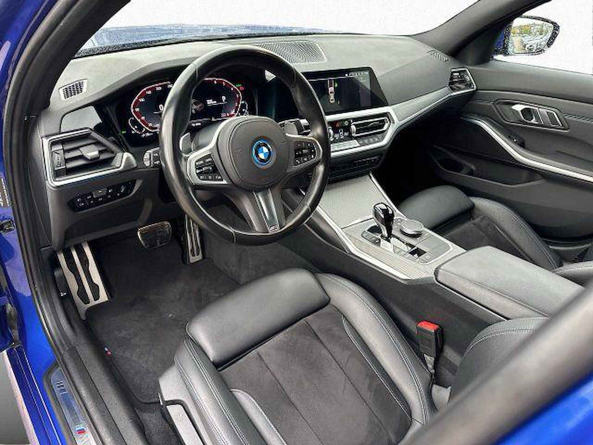 BMW 3-serie 320e High Executive / LED / Leder / Navi / CarPlay - 9/11