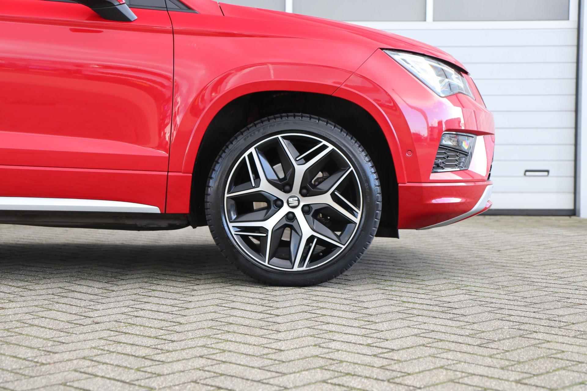 SEAT Ateca 1.5 TSI 150pk DSG FR Business Intense | Panoramadak | Trekhaak | Navigatie | Full Link | 19" Velgen - 15/47