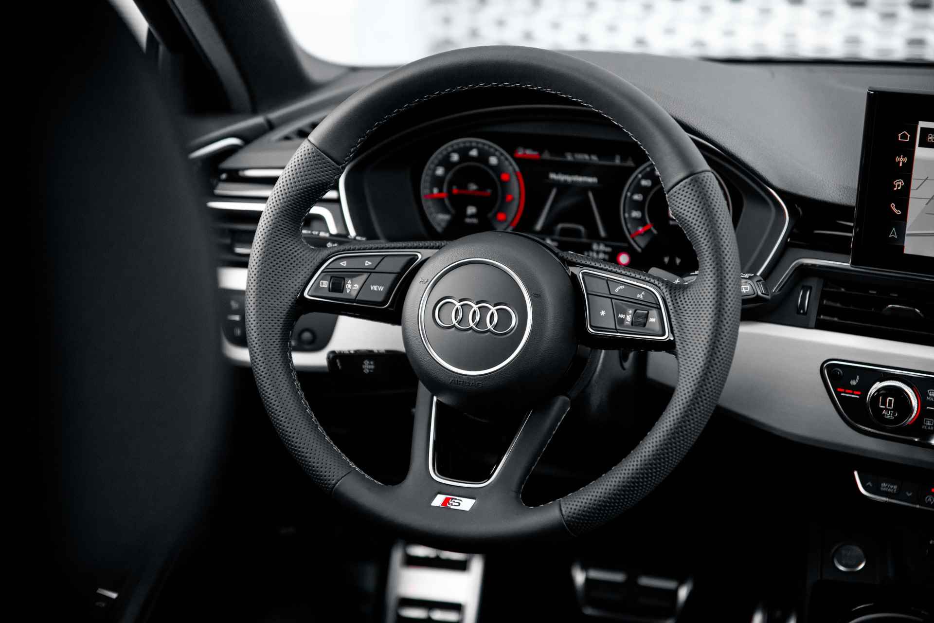 Audi A4 Avant 35 TFSI S edition Competition | Stoelverwarming | Cruise control | Navigatie | Smartphone interface | Optiek zwart - 10/59