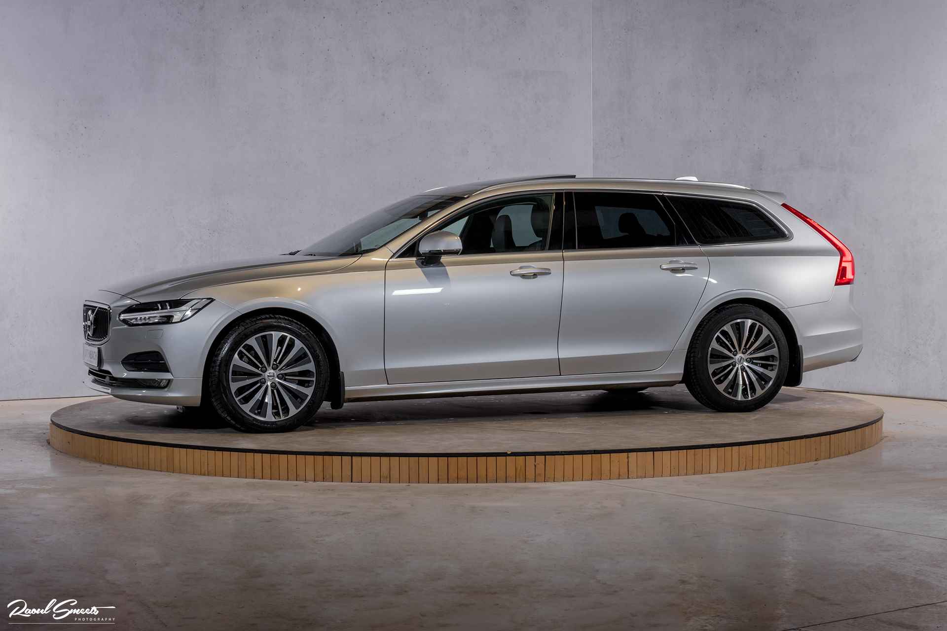 Volvo V90 2.0 T4 Momentum Pro | Zwenkbare trekhaak | Panorama | Adaptieve cruise - 2/58