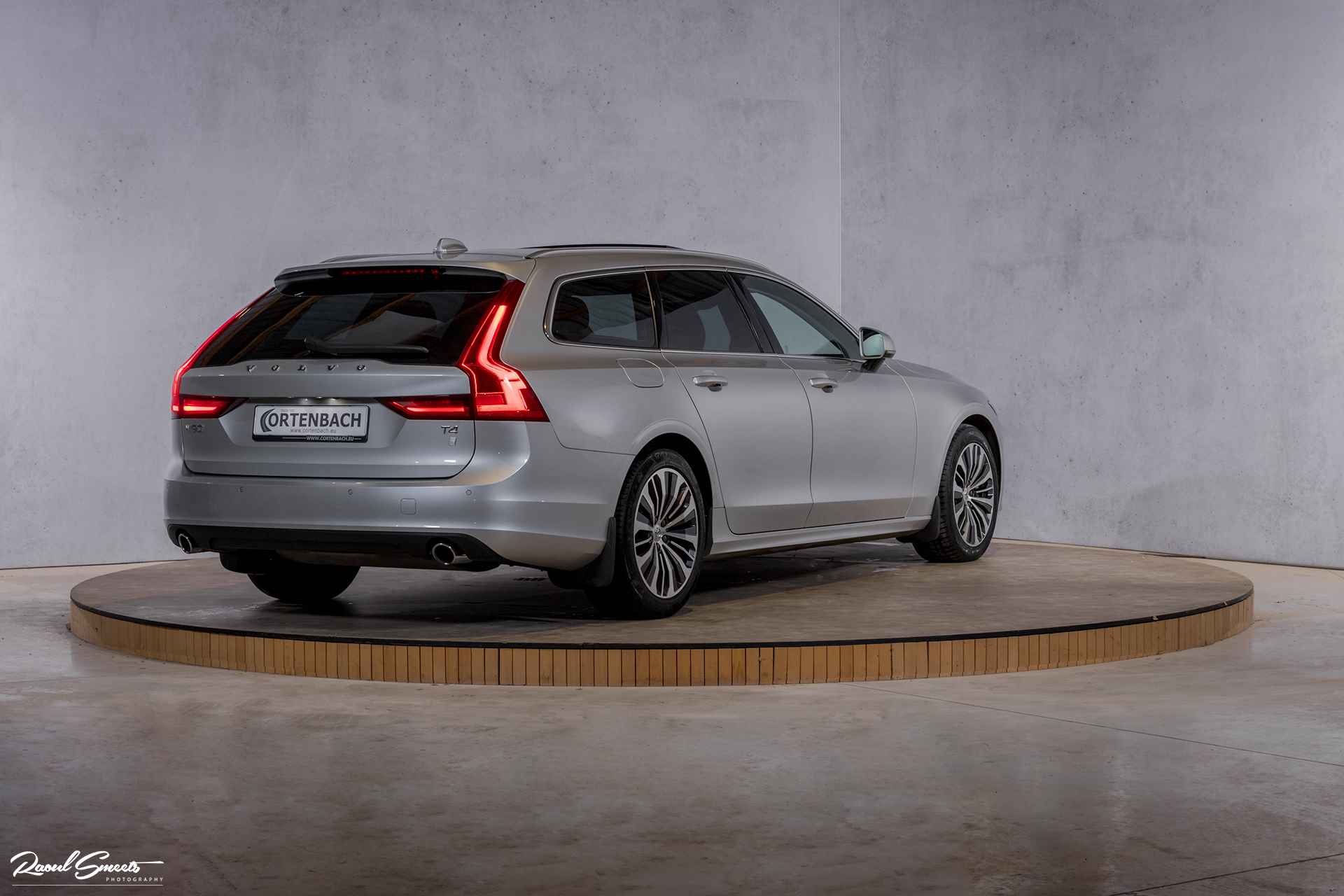 Volvo V90 2.0 T4 Momentum Pro | Zwenkbare trekhaak | Panorama | Adaptieve cruise - 4/58