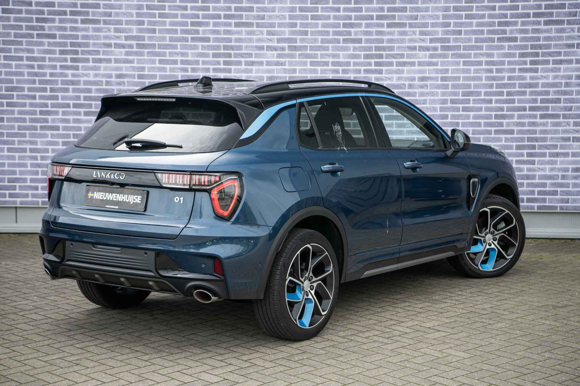 Lynk & Co 01 1.5 | Private lease all in vanaf €489,- p/m | 360 Camera | Panoramadak | Parkeercamera | Parkeersensoren voor + achter | Adaptive cruise control | - 17/40