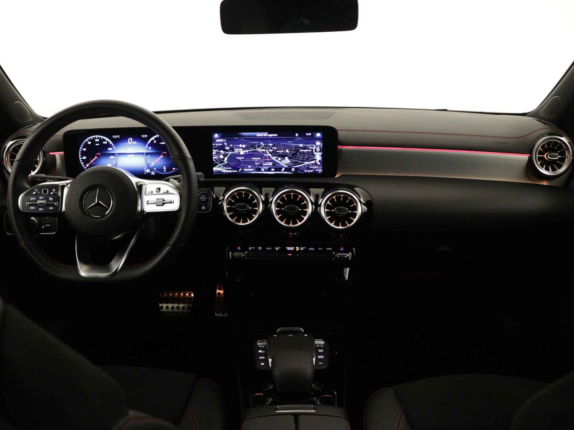 Mercedes-Benz CLA-Klasse Shooting Brake 180 AMG Line | Trekhaak | Keyless Go | Sfeerverlichting | Stoelverwarming | DAB | Parkeerpakket met camera | Inclusief 24 maanden Mercedes-Benz Certified garantie voor Europa. - 5/39