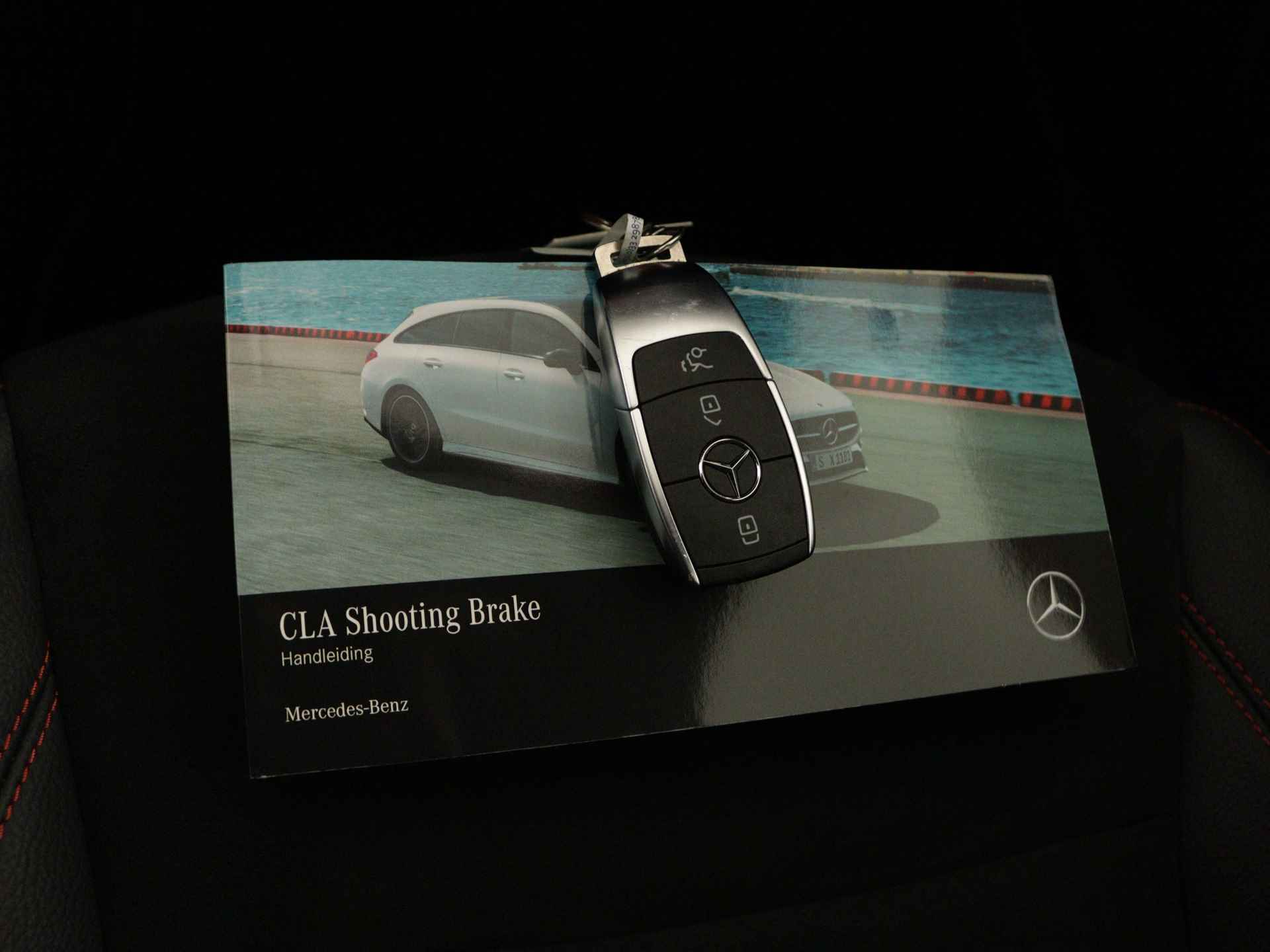 Mercedes-Benz CLA-Klasse Shooting Brake 180 AMG Line | Trekhaak | Keyless Go | Sfeerverlichting | Stoelverwarming | DAB | Parkeerpakket met camera | Inclusief 24 maanden Mercedes-Benz Certified garantie voor Europa. - 12/39