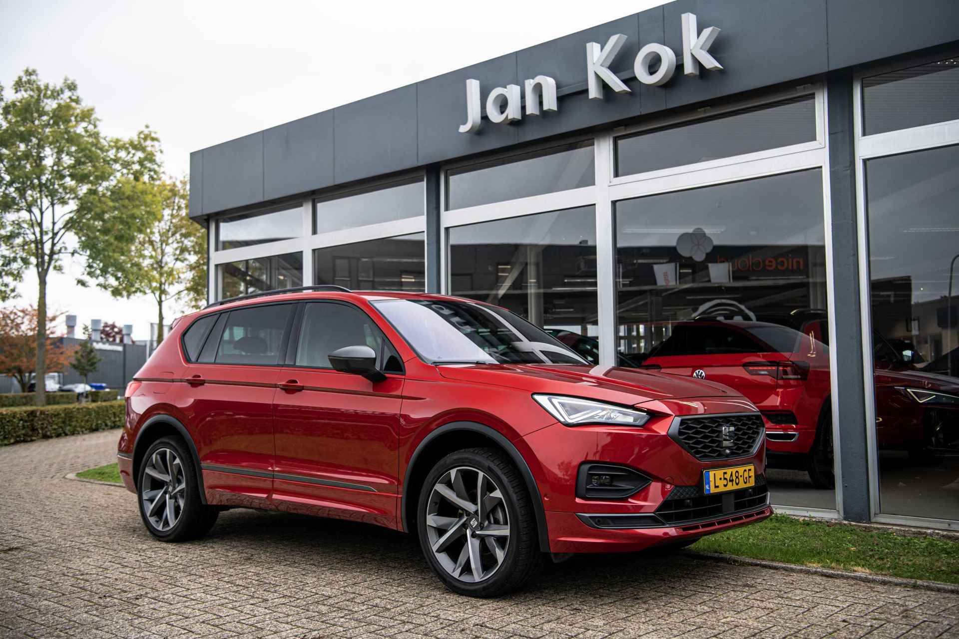 SEAT Tarraco 1.5 TSi 150 pk DSG-7 FR Business Intense 7p. | Panoramadak | 360° Camera | Elek. Trekhaak - 29/56