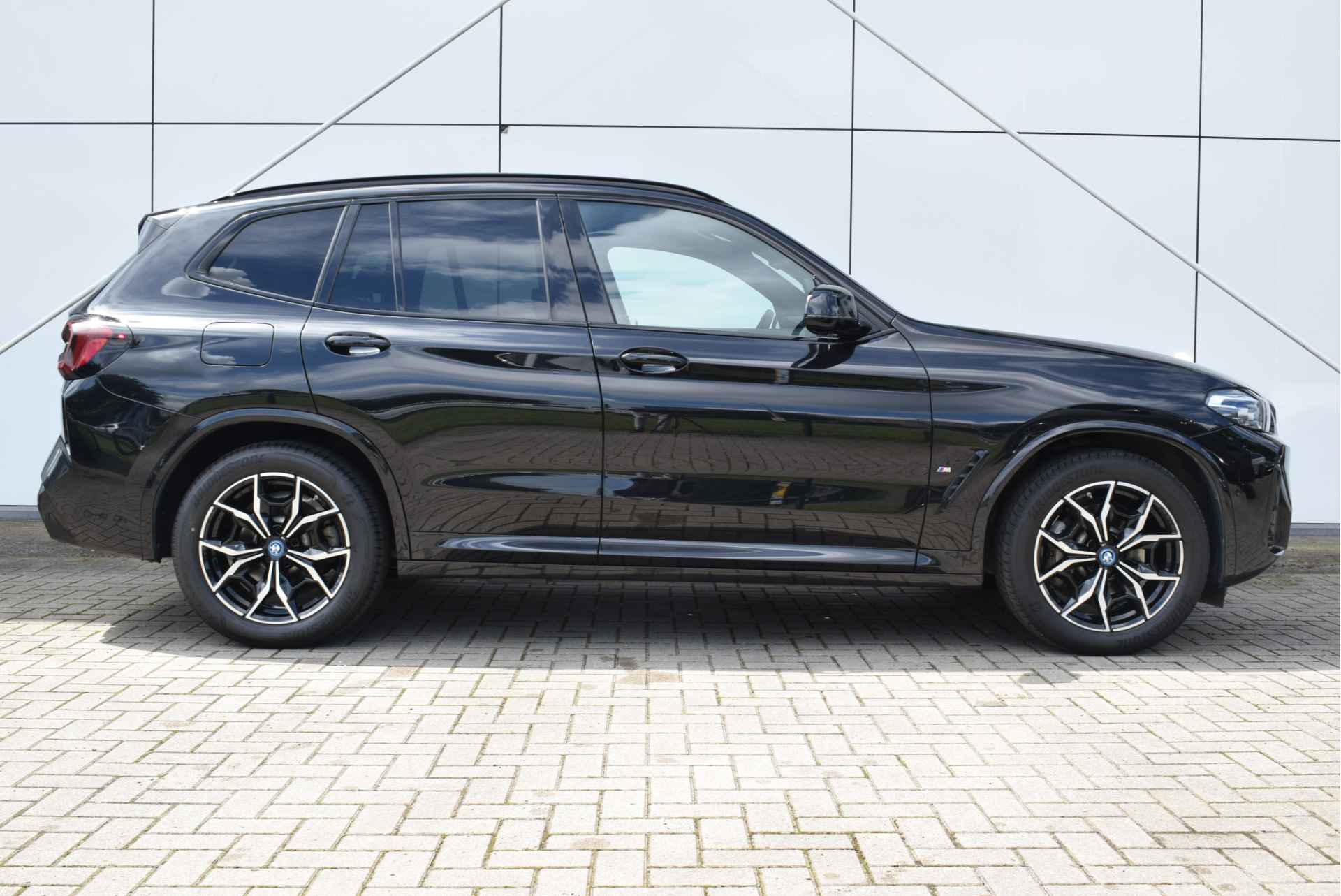 BMW X3 xDrive30e High Executive M Sport Automaat / Panoramadak / Stoelverwarming / Active Cruise Control / Parking Assistant / Live Cockpit Professional / Gesture Control - 11/29