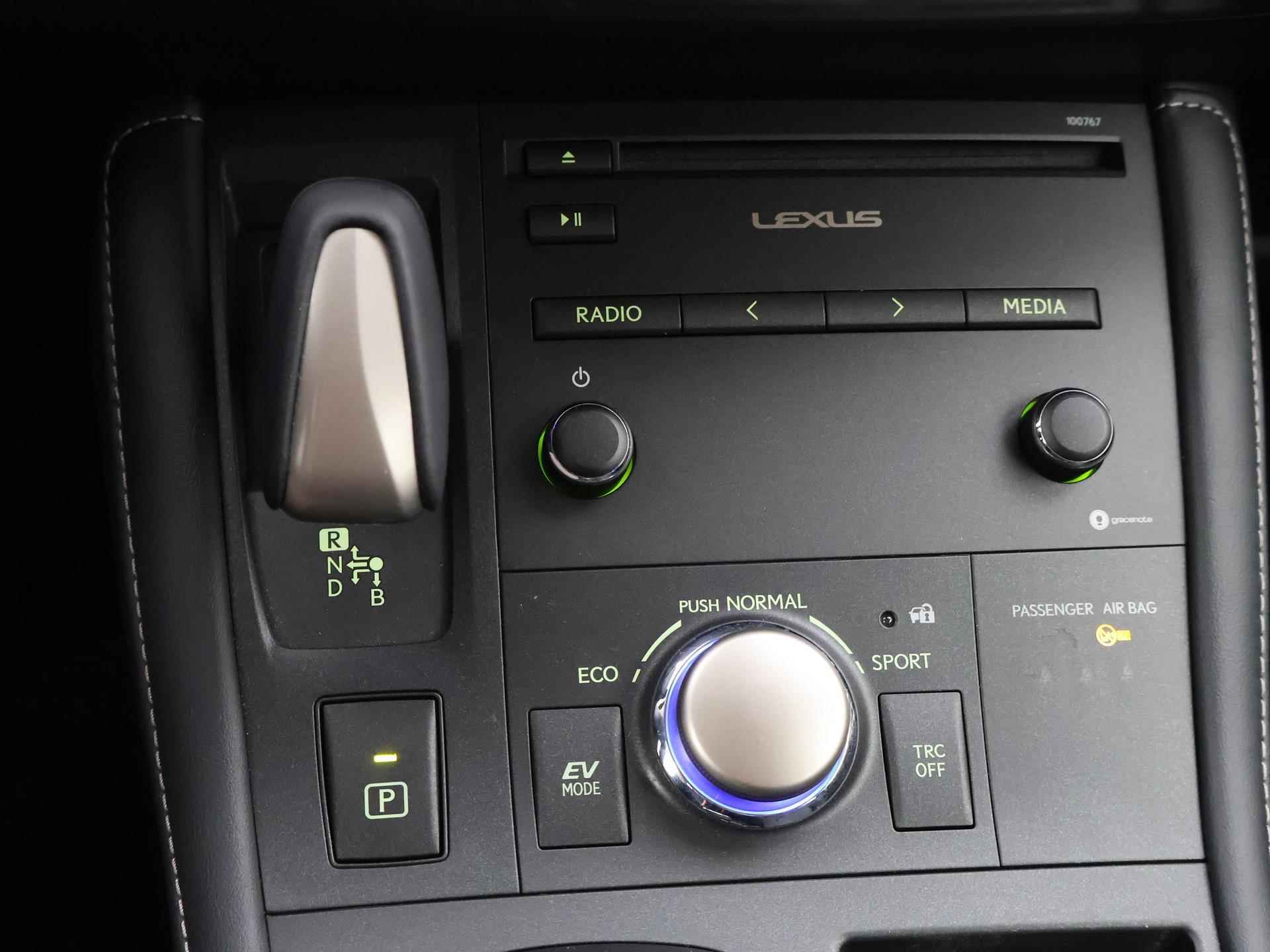 Lexus CT 200h BUSINESS LINE + CAMERA / NAVIGATIE / LED / DEALER ONDERHOUDEN BTW - 29/32