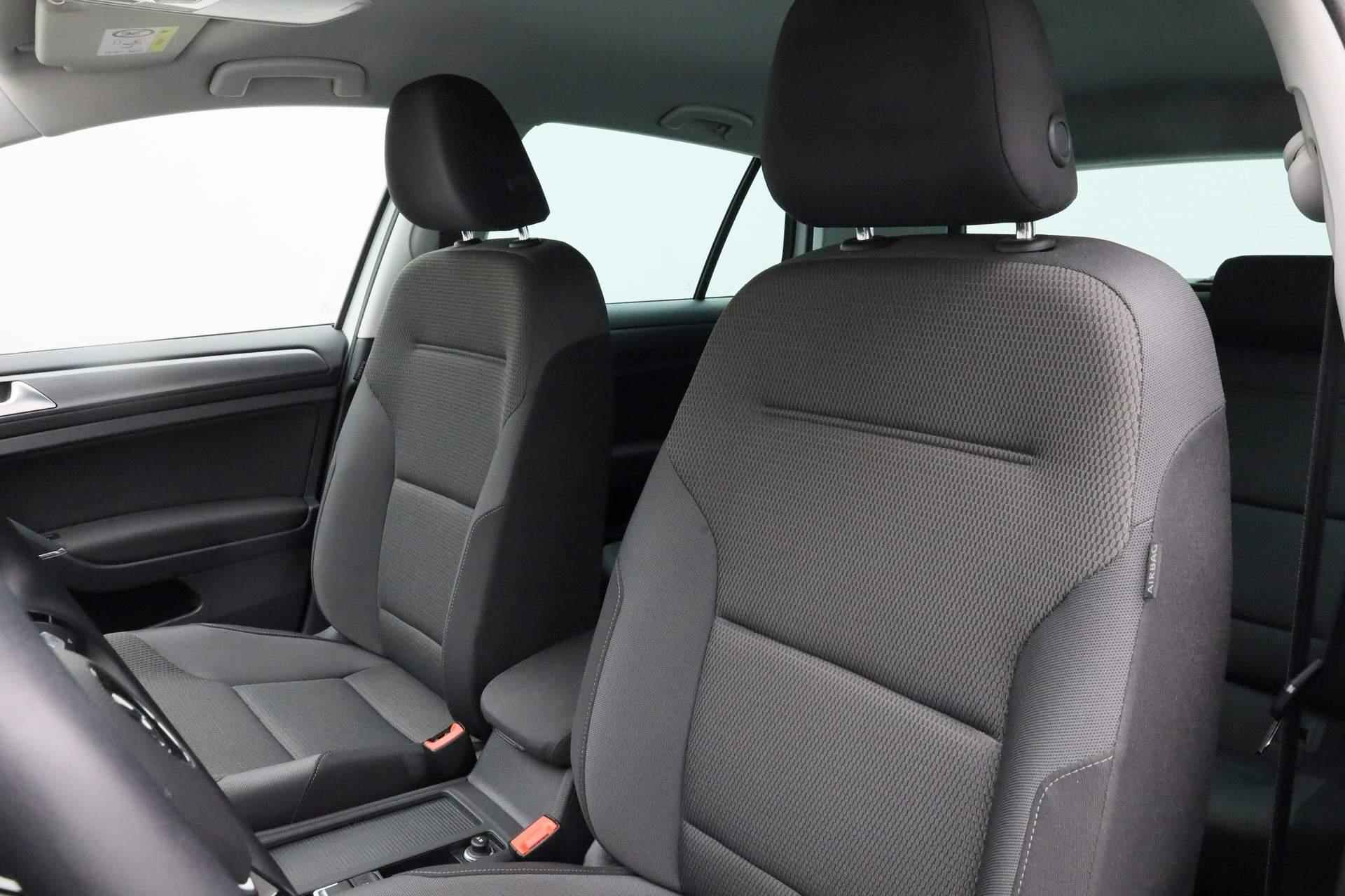 Volkswagen e-Golf 136PK E-DITION | Parkeersensoren voor/achter | Navi | Stoelverwarming | Climatronic - 10/37