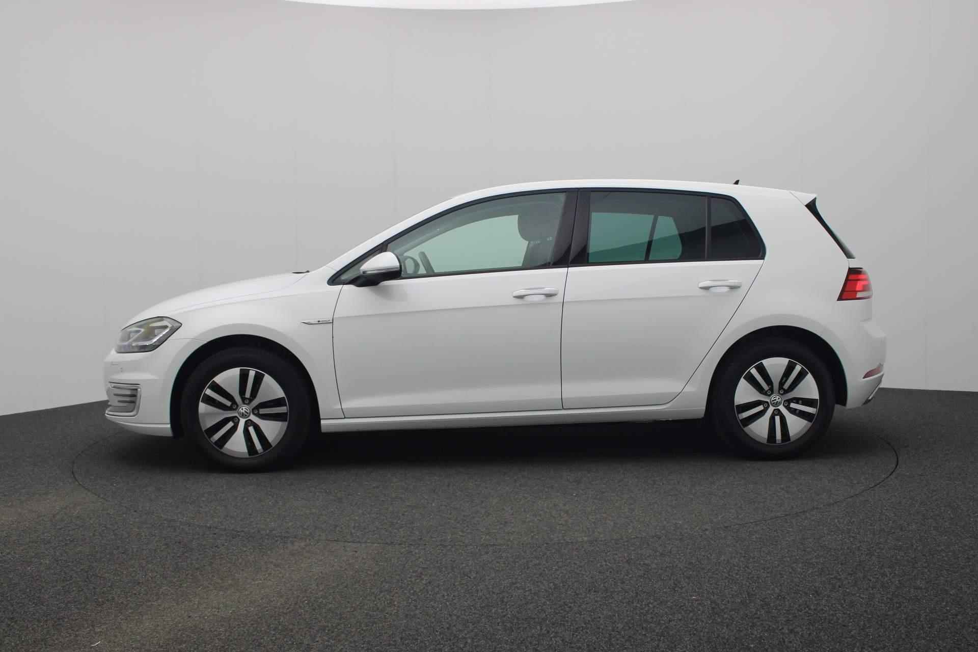 Volkswagen e-Golf 136PK E-DITION | Parkeersensoren voor/achter | Navi | Stoelverwarming | Climatronic - 17/37