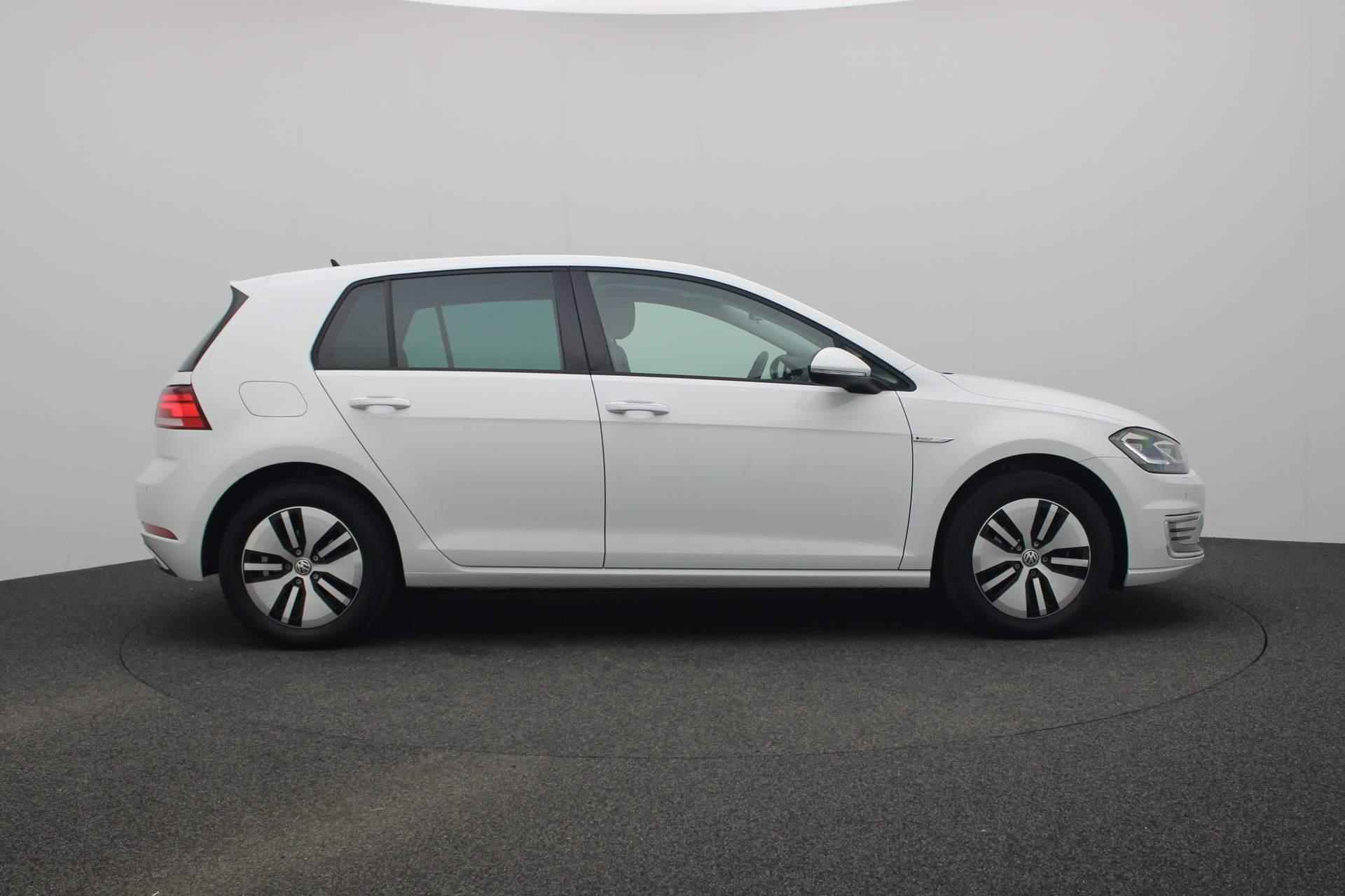 Volkswagen e-Golf 136PK E-DITION | Parkeersensoren voor/achter | Navi | Stoelverwarming | Climatronic - 18/37
