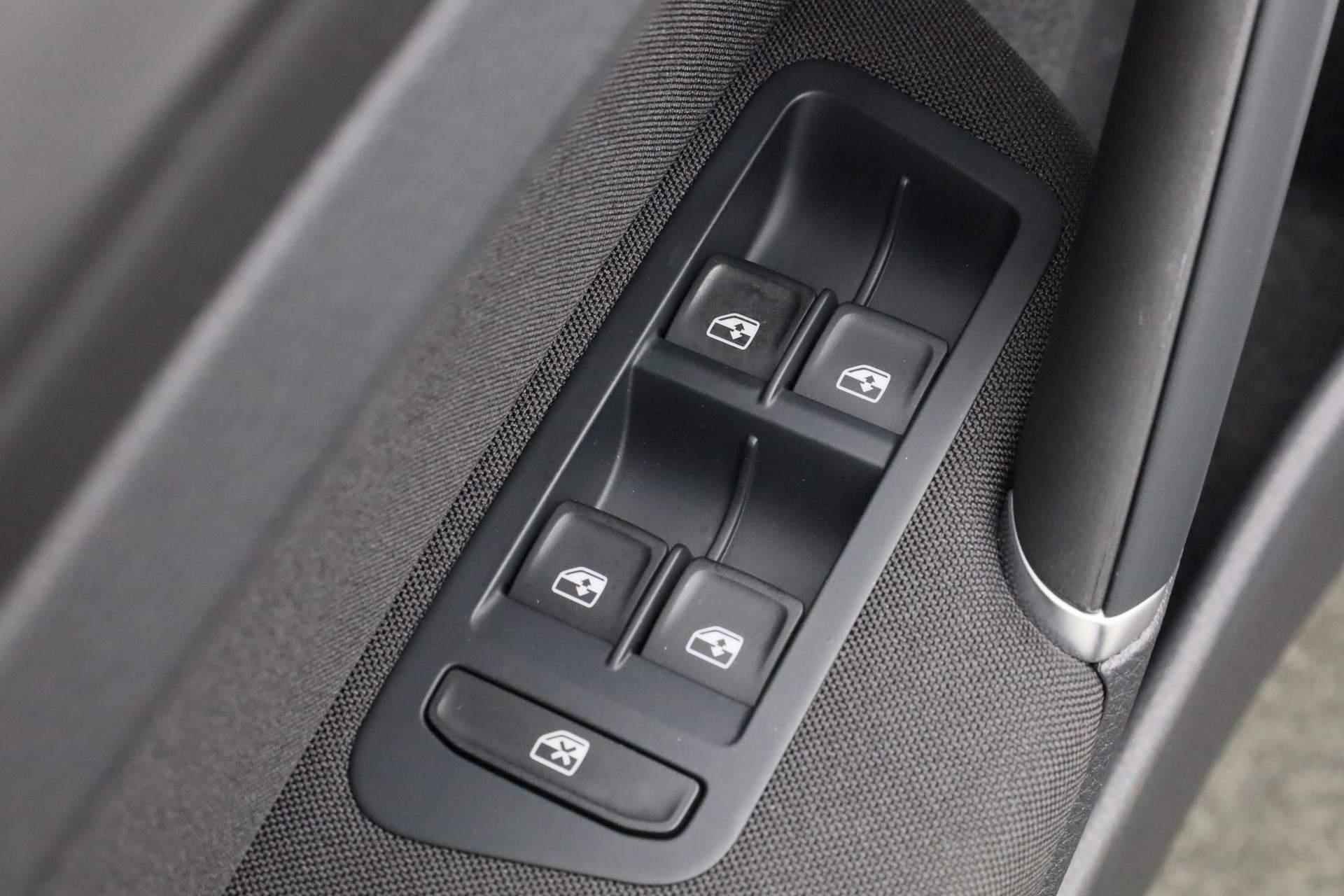 Volkswagen e-Golf 136PK E-DITION | Parkeersensoren voor/achter | Navi | Stoelverwarming | Climatronic - 23/37