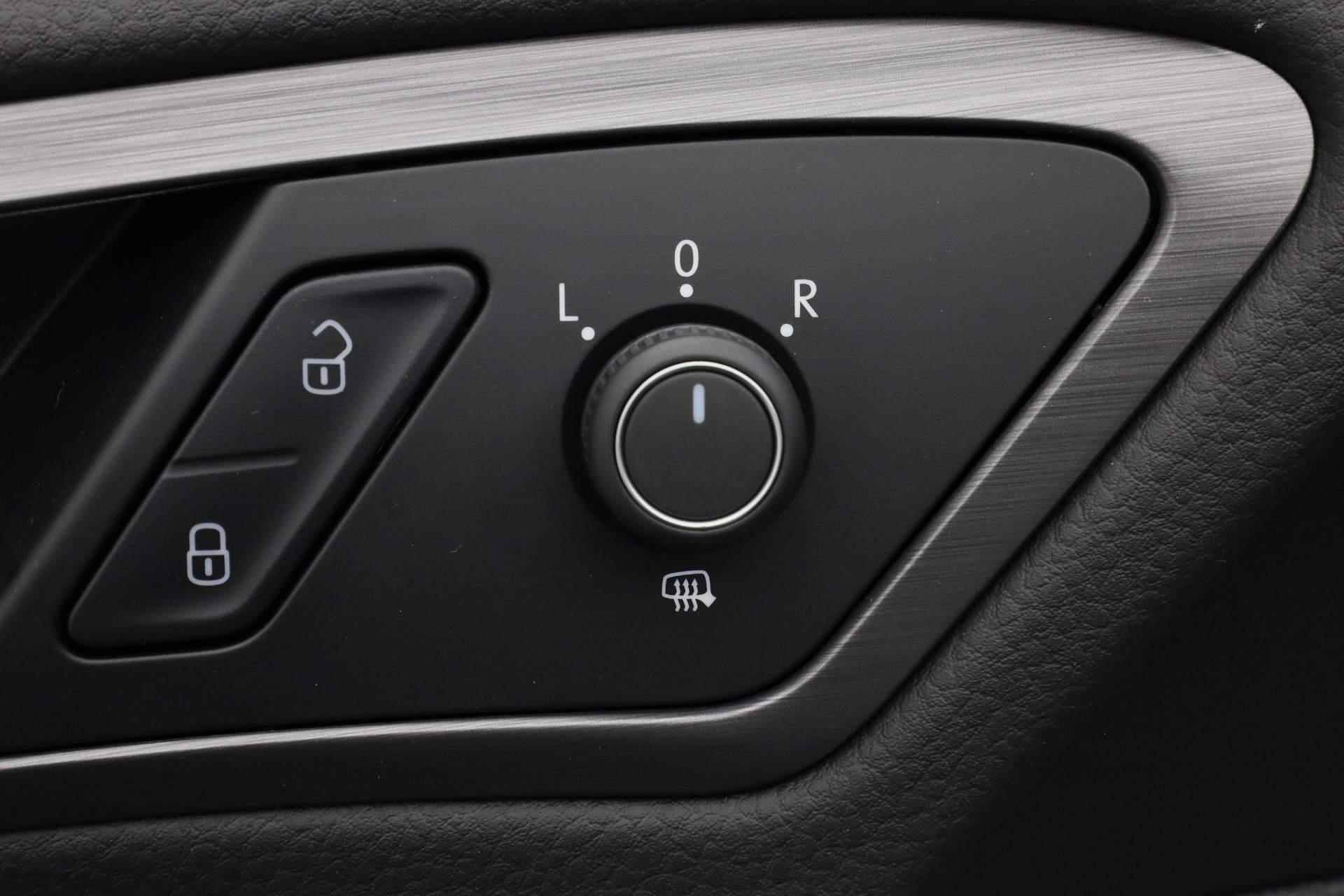 Volkswagen e-Golf 136PK E-DITION | Parkeersensoren voor/achter | Navi | Stoelverwarming | Climatronic - 24/37
