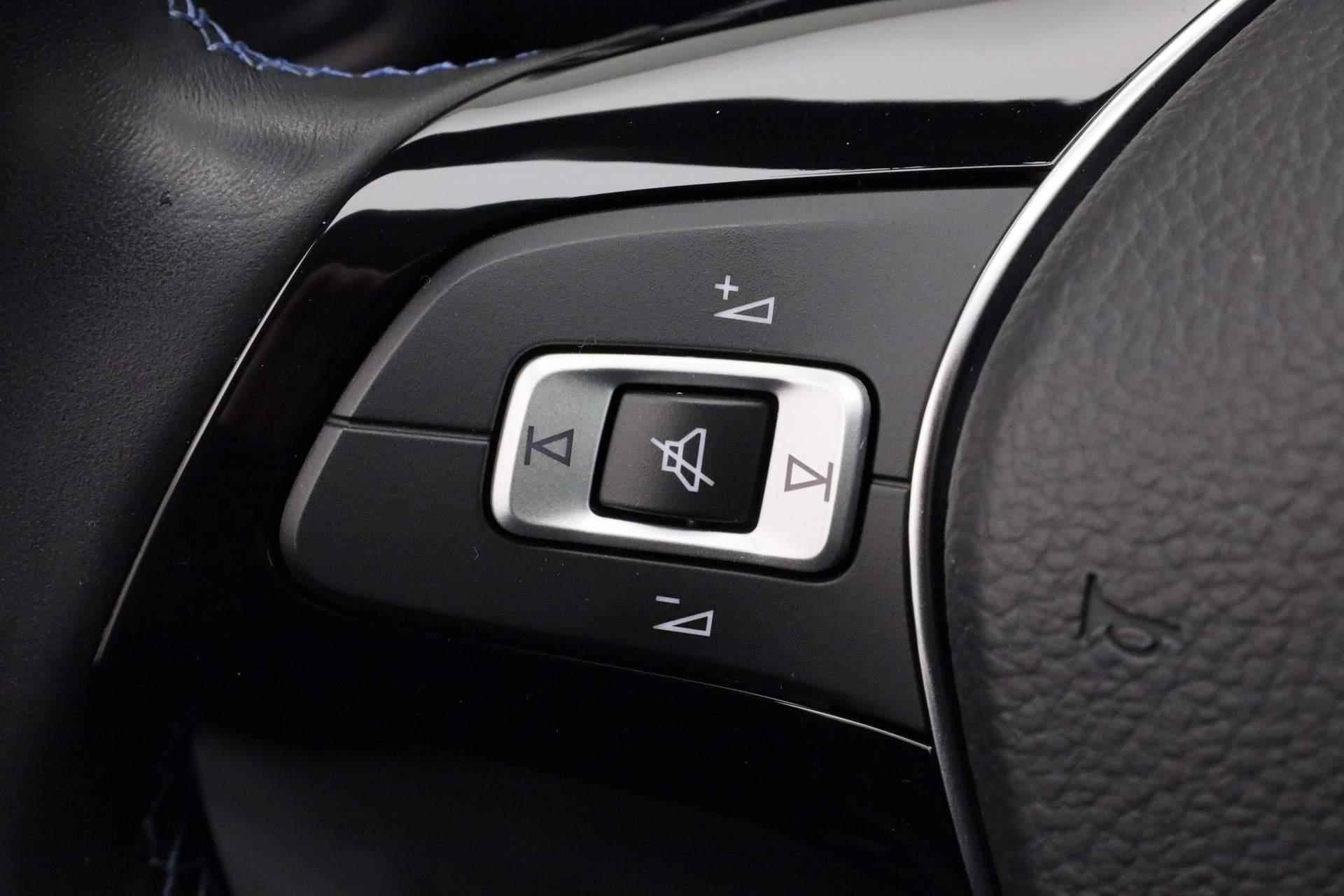 Volkswagen e-Golf 136PK E-DITION | Parkeersensoren voor/achter | Navi | Stoelverwarming | Climatronic - 26/37