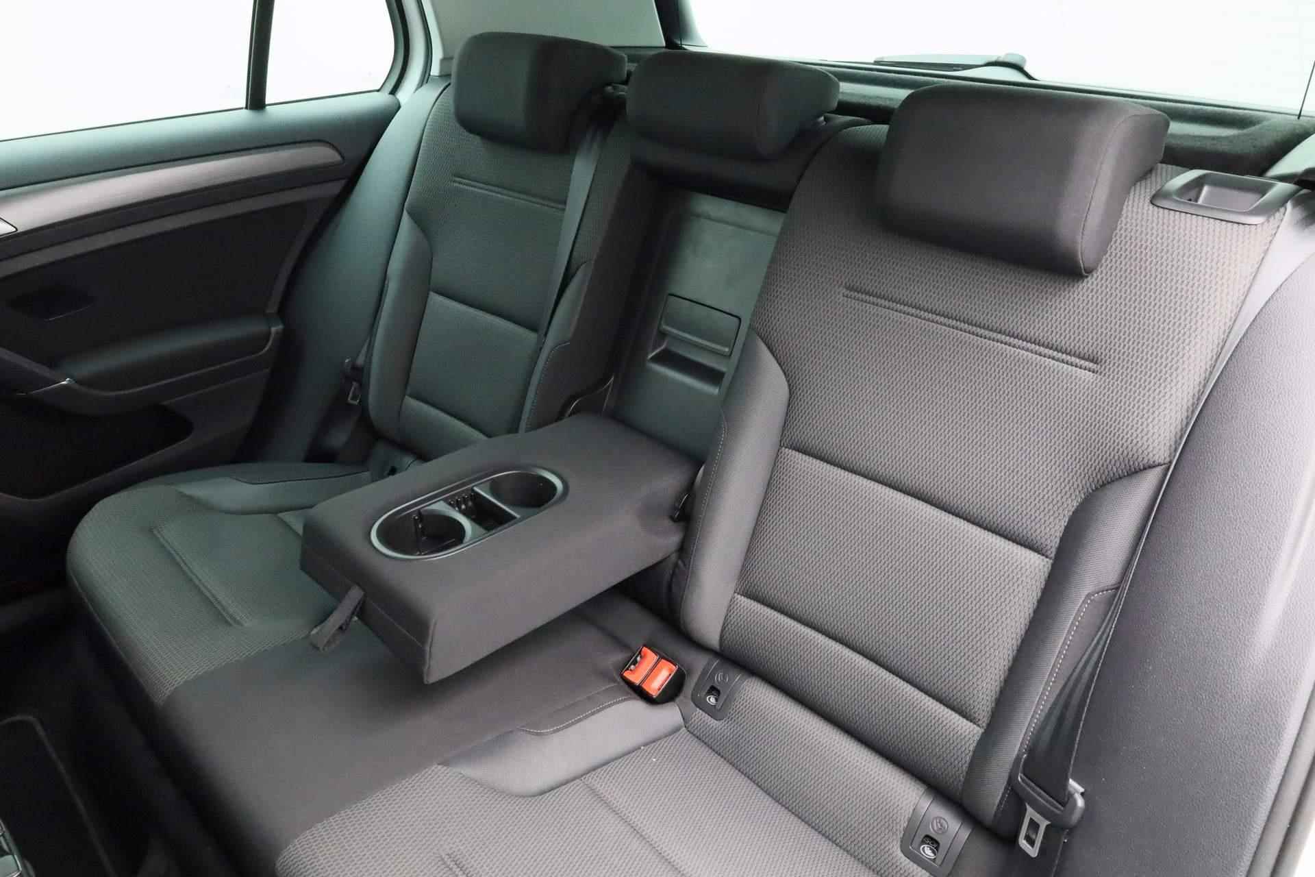 Volkswagen e-Golf 136PK E-DITION | Parkeersensoren voor/achter | Navi | Stoelverwarming | Climatronic - 36/37