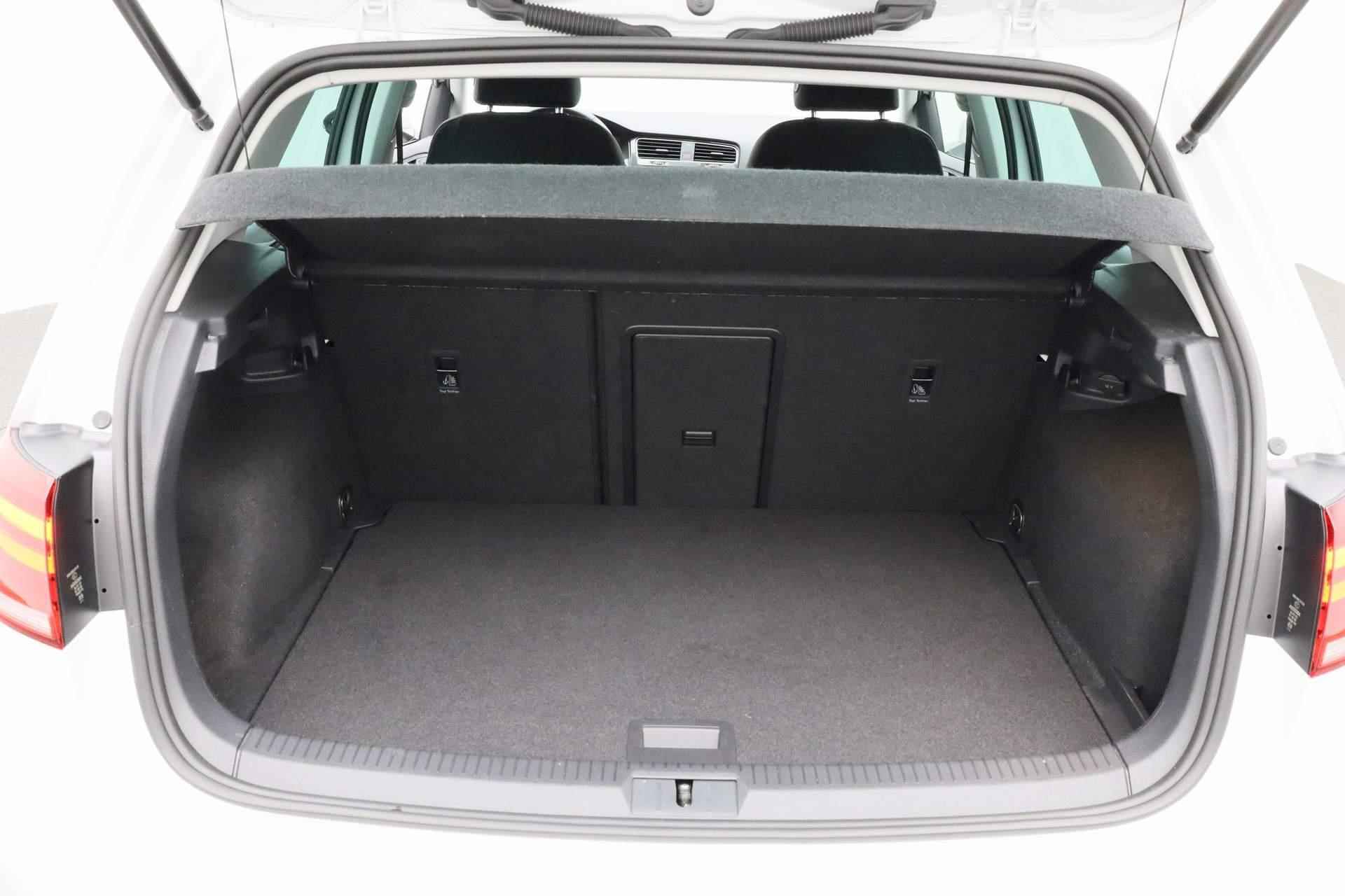 Volkswagen e-Golf 136PK E-DITION | Parkeersensoren voor/achter | Navi | Stoelverwarming | Climatronic - 37/37