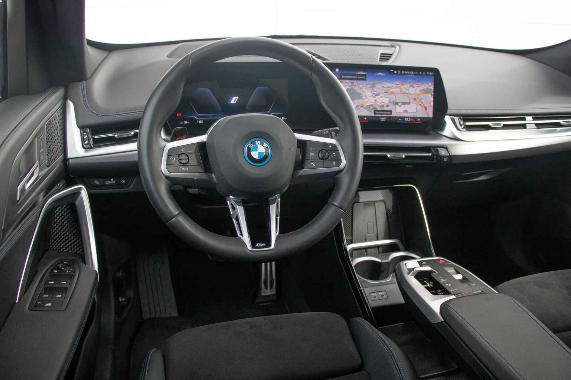 BMW iX1 xDrive30 Launch Edition | M-Sport |Innovation Pack | Travel Pack | Trekhaak - 11/34