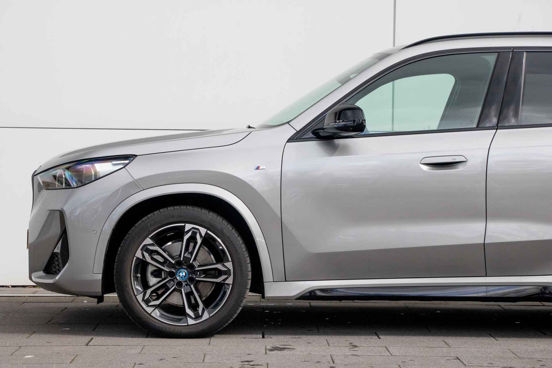 BMW iX1 xDrive30 Launch Edition | M-Sport |Innovation Pack | Travel Pack | Trekhaak - 30/34