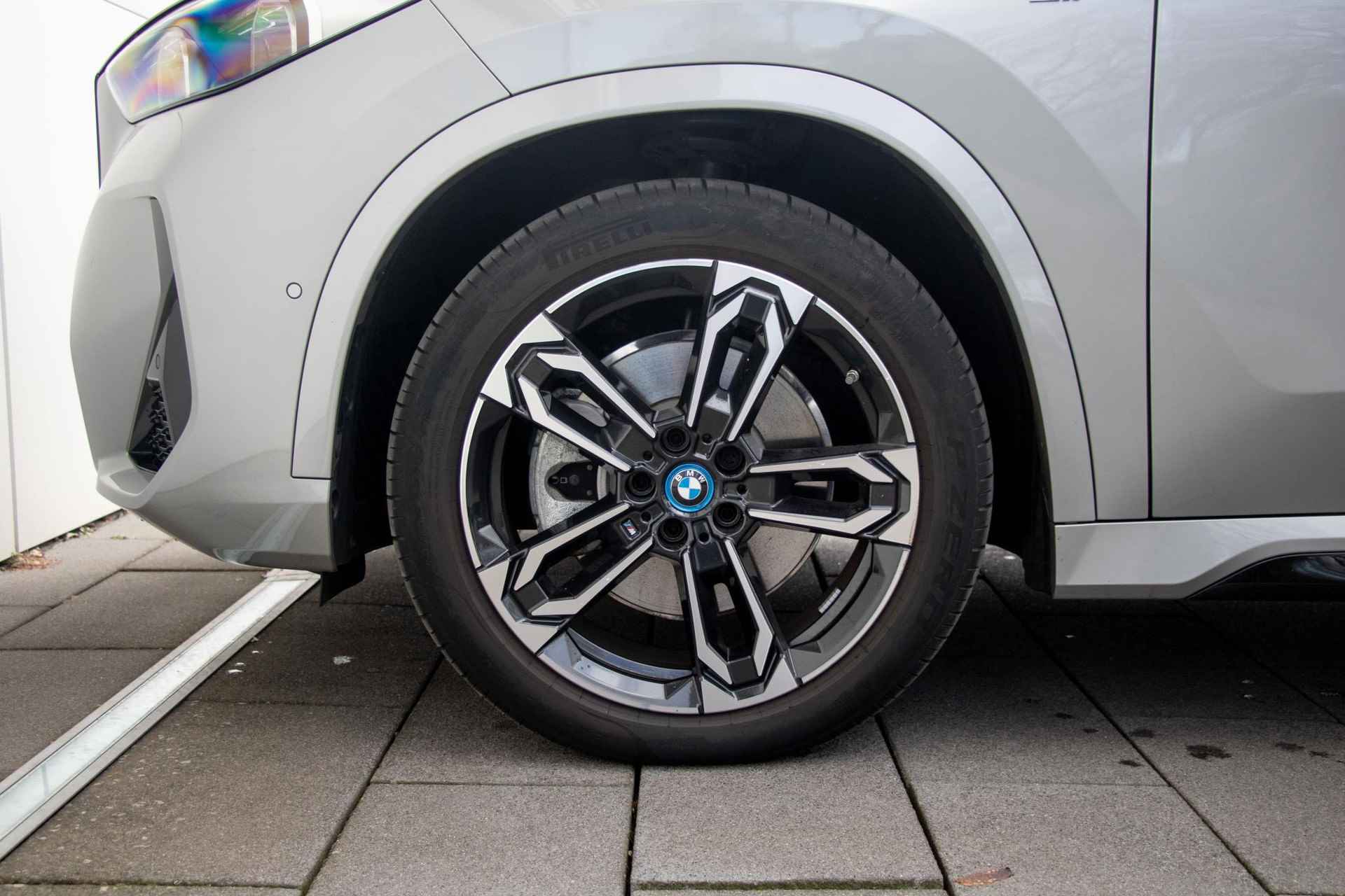 BMW iX1 xDrive30 Launch Edition | M-Sport |Innovation Pack | Travel Pack | Trekhaak - 31/34