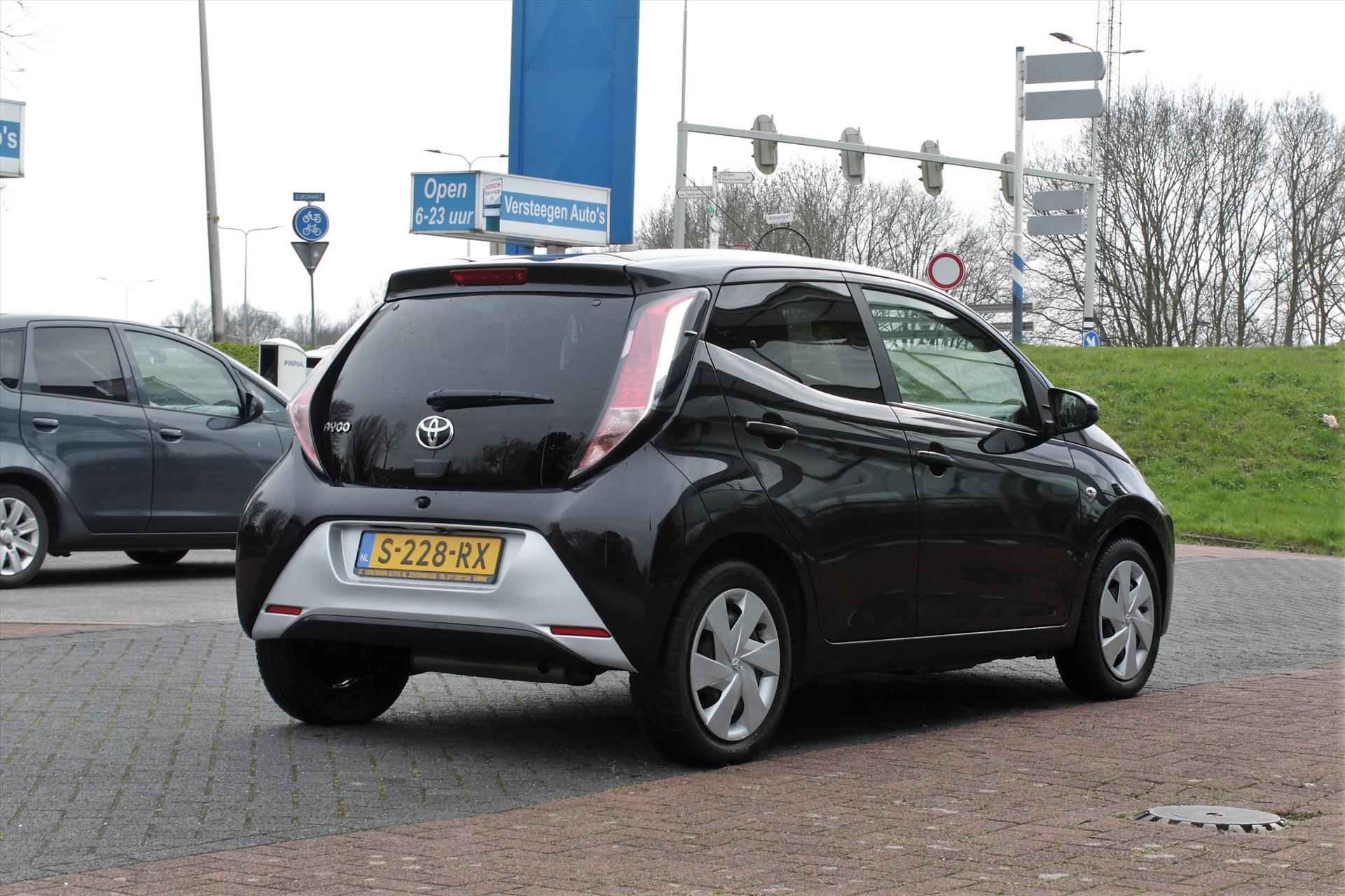 TOYOTA Aygo 1.0 VVT-i 69pk 5D x-cite - 8/33