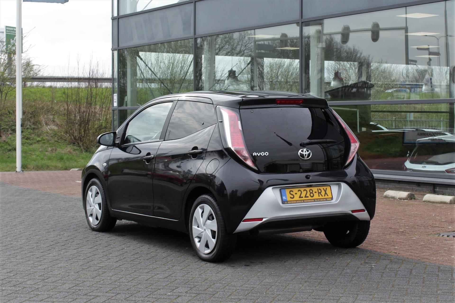 TOYOTA Aygo 1.0 VVT-i 69pk 5D x-cite - 10/33