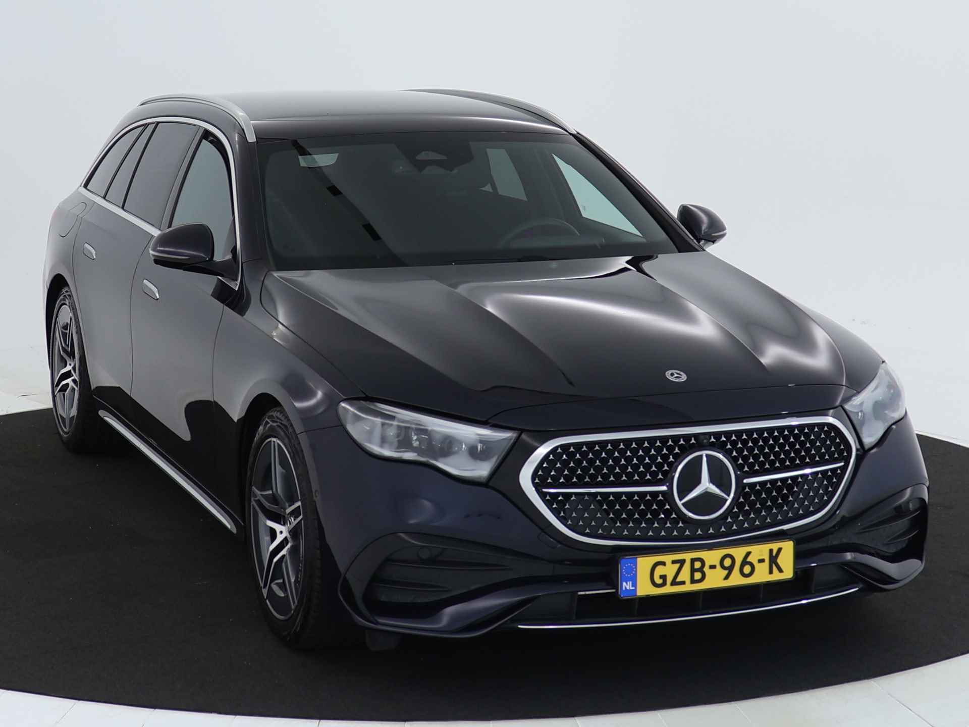 Mercedes-Benz E-Klasse Estate 300 e AMG Plug-In Hybride | AMG Styling | Trekhaak | Digital light | Keyless go | Distronic | Keyless go | Memory Pakket voorsteoelen. Inclusief 24 maanden MB Certified garantie voor Europa. - 28/45