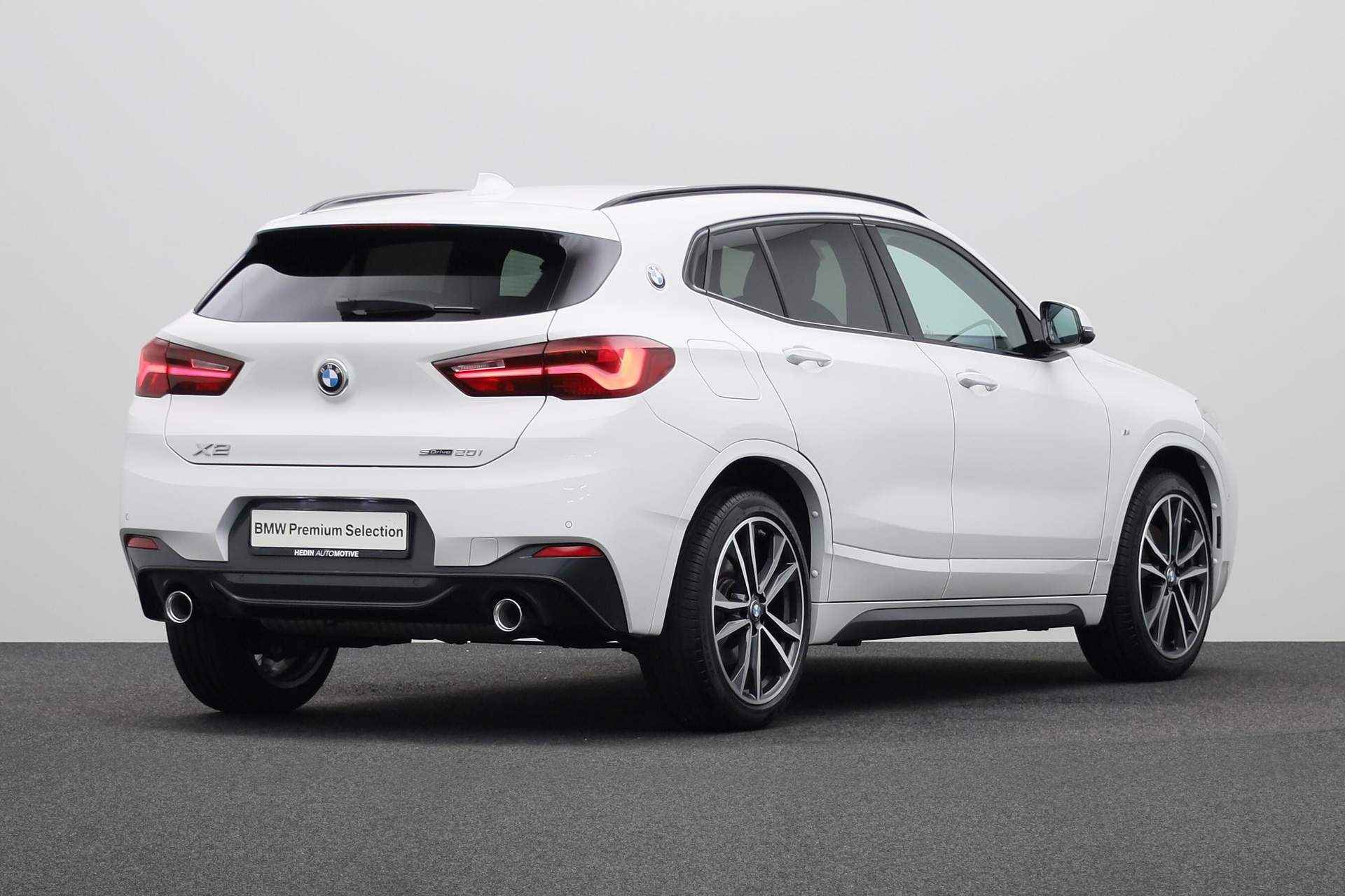 BMW X2 sDrive20i | Model M-Sport | Adaptief onderstel | Trekhaak met afneembare kogel | Elektrisch op afstand volledig te openen en te sluiten achterklep | Comfort Access | Extra getint glas in achterportier - 2/24