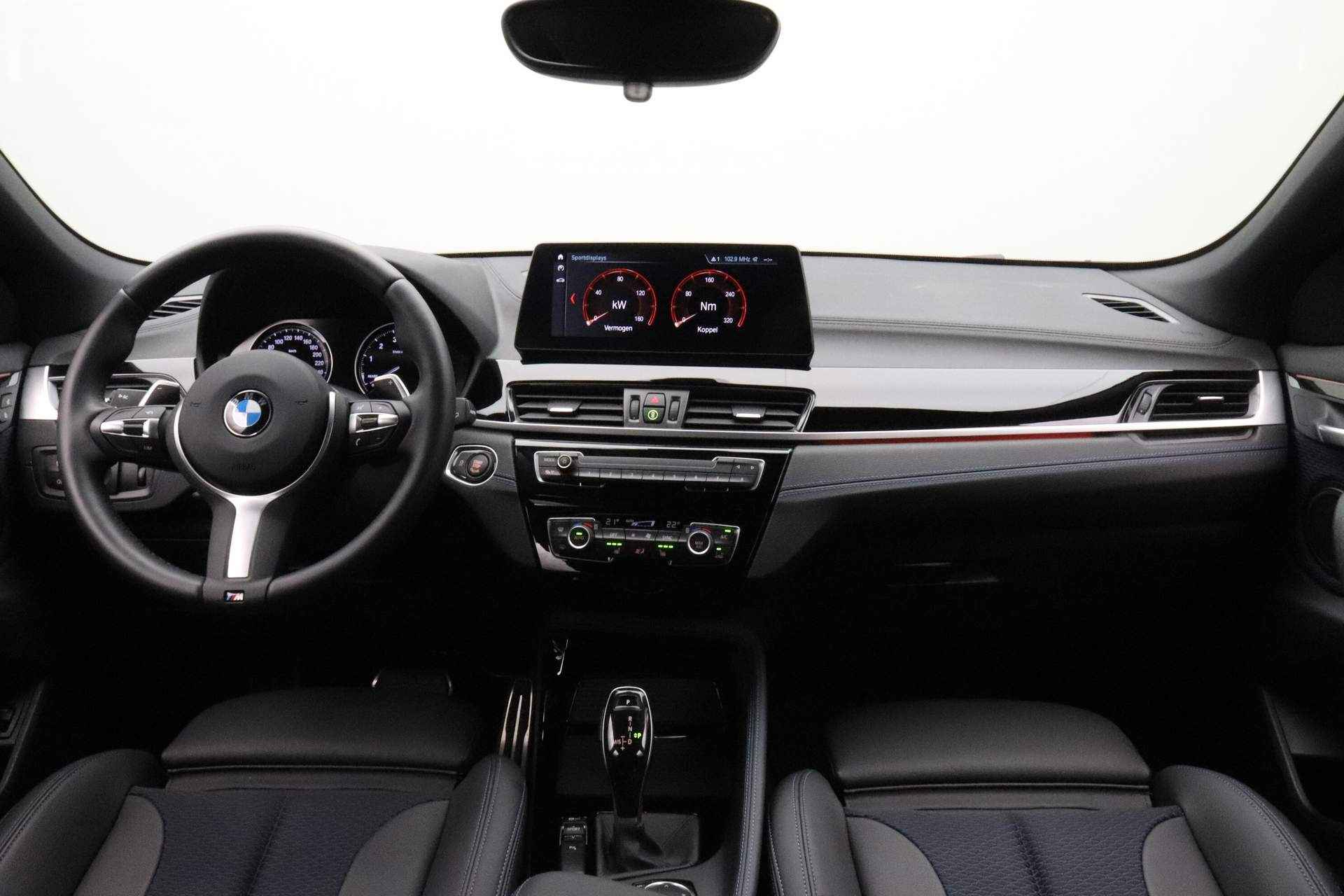 BMW X2 sDrive20i | Model M-Sport | Adaptief onderstel | Trekhaak met afneembare kogel | Elektrisch op afstand volledig te openen en te sluiten achterklep | Comfort Access | Extra getint glas in achterportier - 3/24