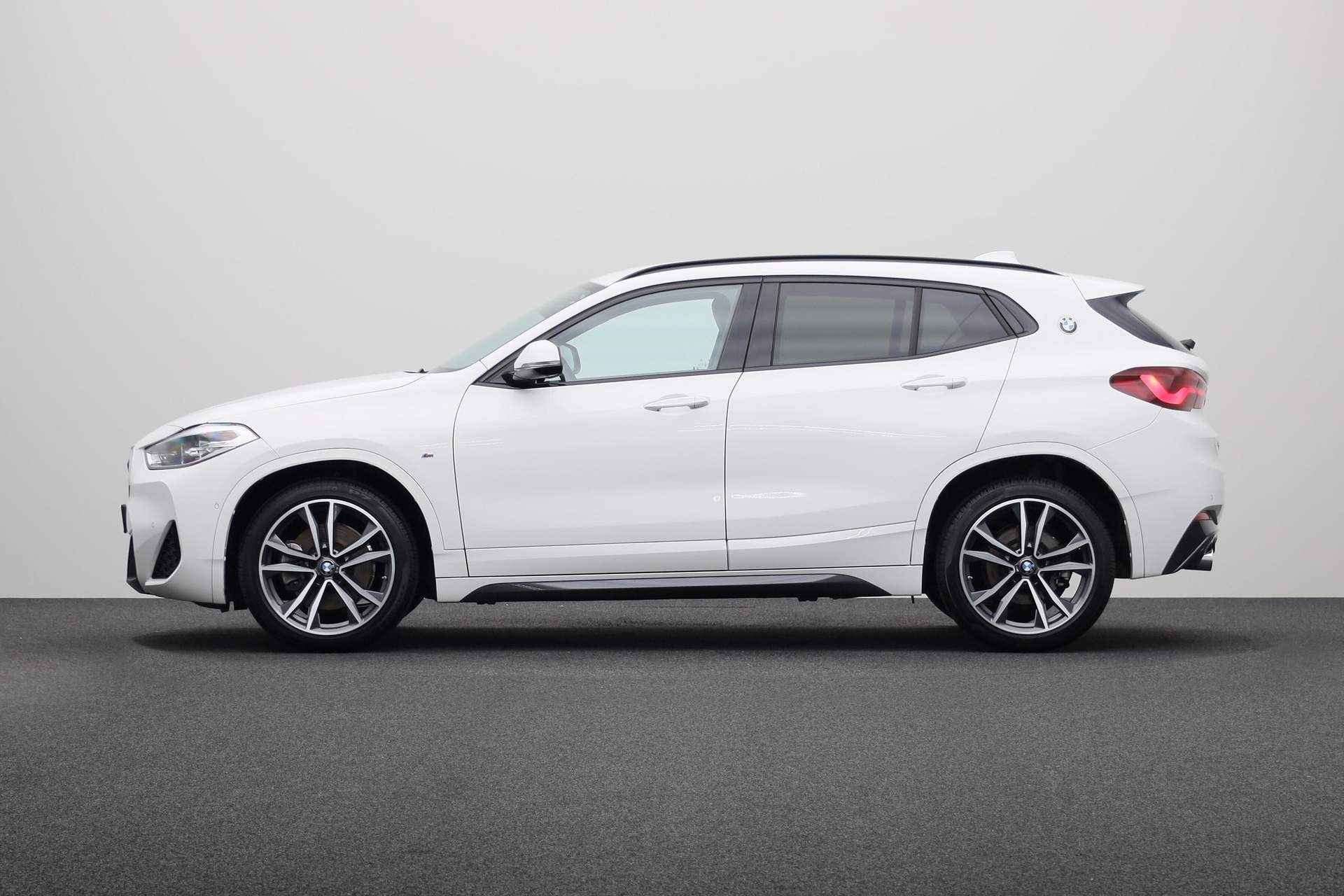 BMW X2 sDrive20i | Model M-Sport | Adaptief onderstel | Trekhaak met afneembare kogel | Elektrisch op afstand volledig te openen en te sluiten achterklep | Comfort Access | Extra getint glas in achterportier - 14/24