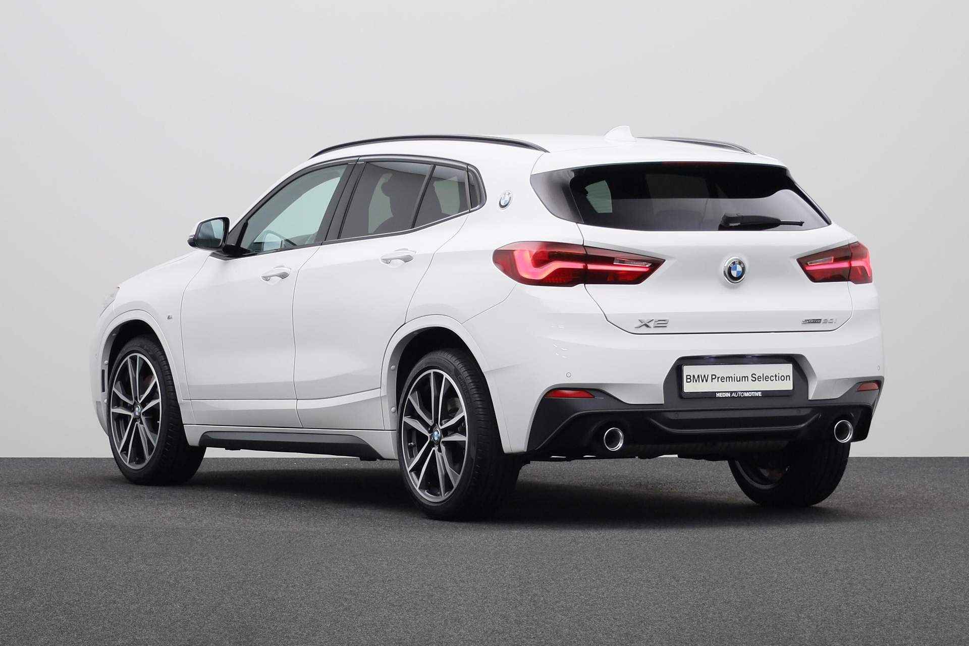 BMW X2 sDrive20i | Model M-Sport | Adaptief onderstel | Trekhaak met afneembare kogel | Elektrisch op afstand volledig te openen en te sluiten achterklep | Comfort Access | Extra getint glas in achterportier - 15/24