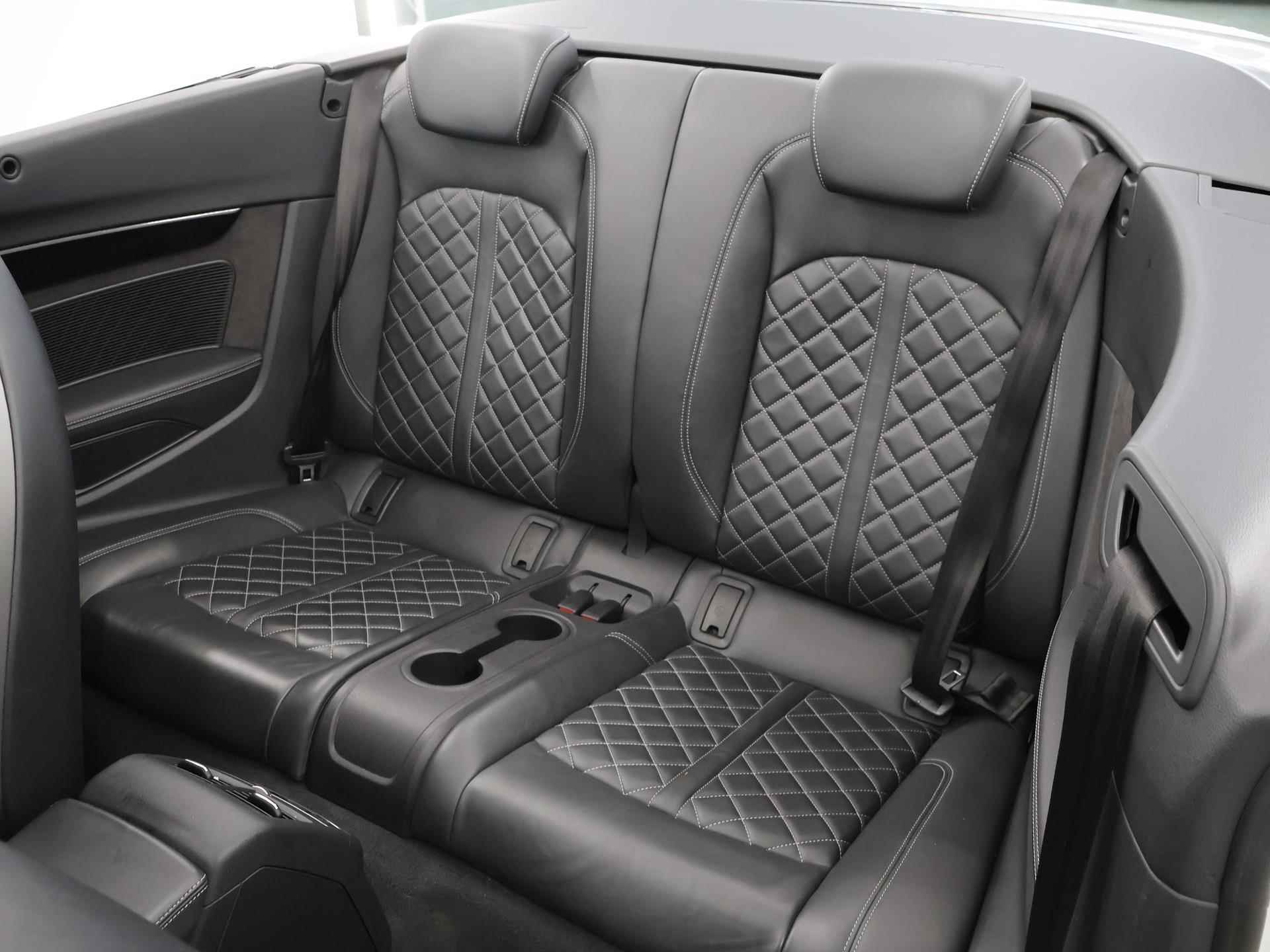 Audi A5 Cabriolet 45 TFSI quattro Sport S Line Edition 245 PK | Lederen Bekleding | B&O Audio | Adaptieve Cruise Control | Stoelverwarming | Achteruitrijcamera met Parkeerhulp | 2x S-Line | Trekhaak | - 12/56