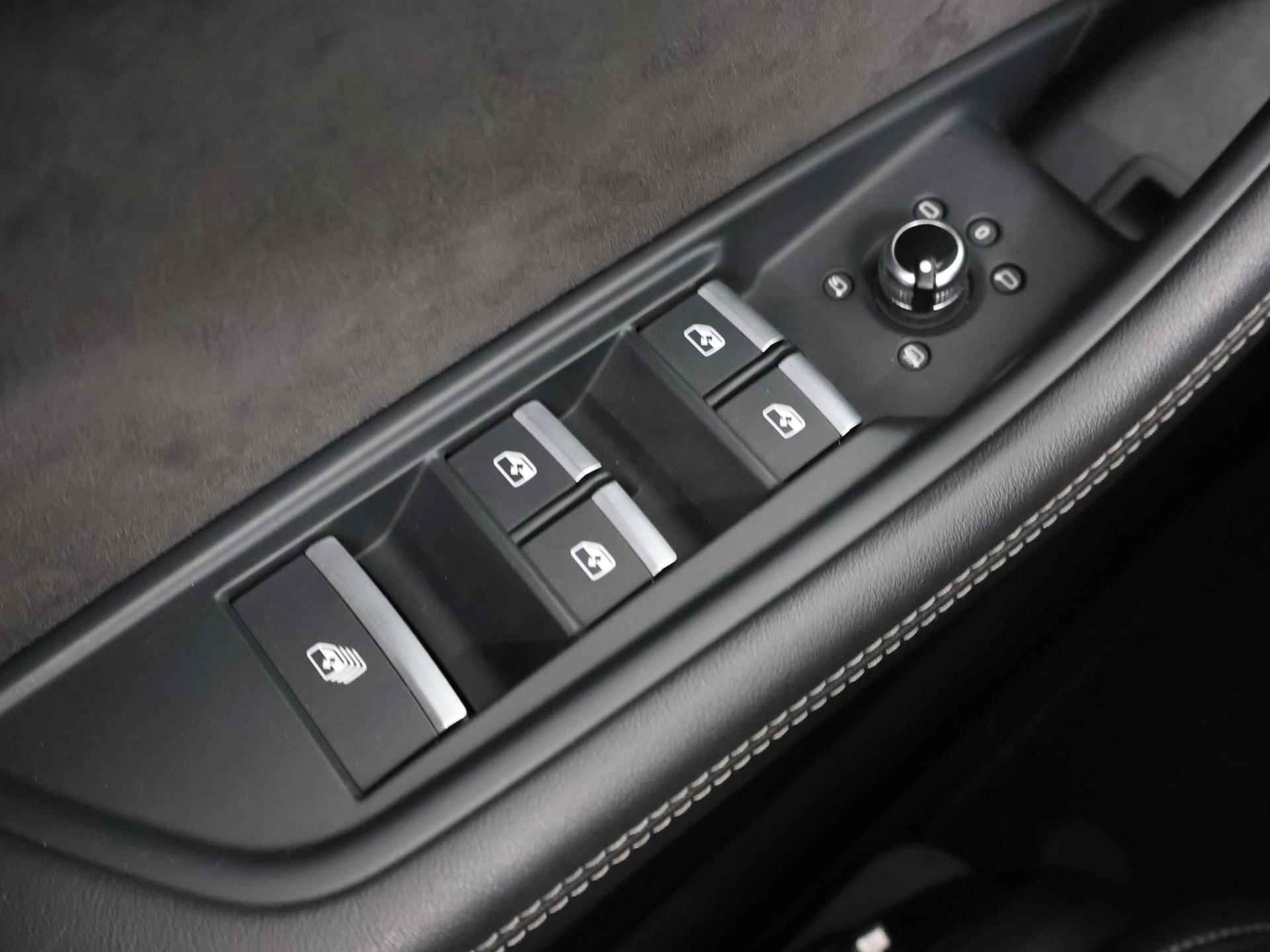 Audi A5 Cabriolet 45 TFSI quattro Sport S Line Edition 245 PK | Lederen Bekleding | B&O Audio | Adaptieve Cruise Control | Stoelverwarming | Achteruitrijcamera met Parkeerhulp | 2x S-Line | Trekhaak | - 44/56