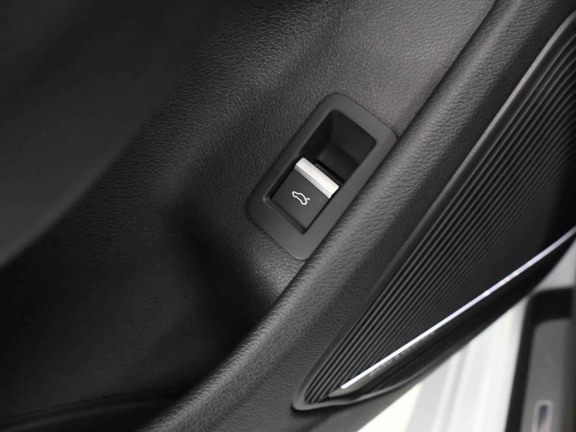 Audi A5 Cabriolet 45 TFSI quattro Sport S Line Edition 245 PK | Lederen Bekleding | B&O Audio | Adaptieve Cruise Control | Stoelverwarming | Achteruitrijcamera met Parkeerhulp | 2x S-Line | Trekhaak | - 45/56