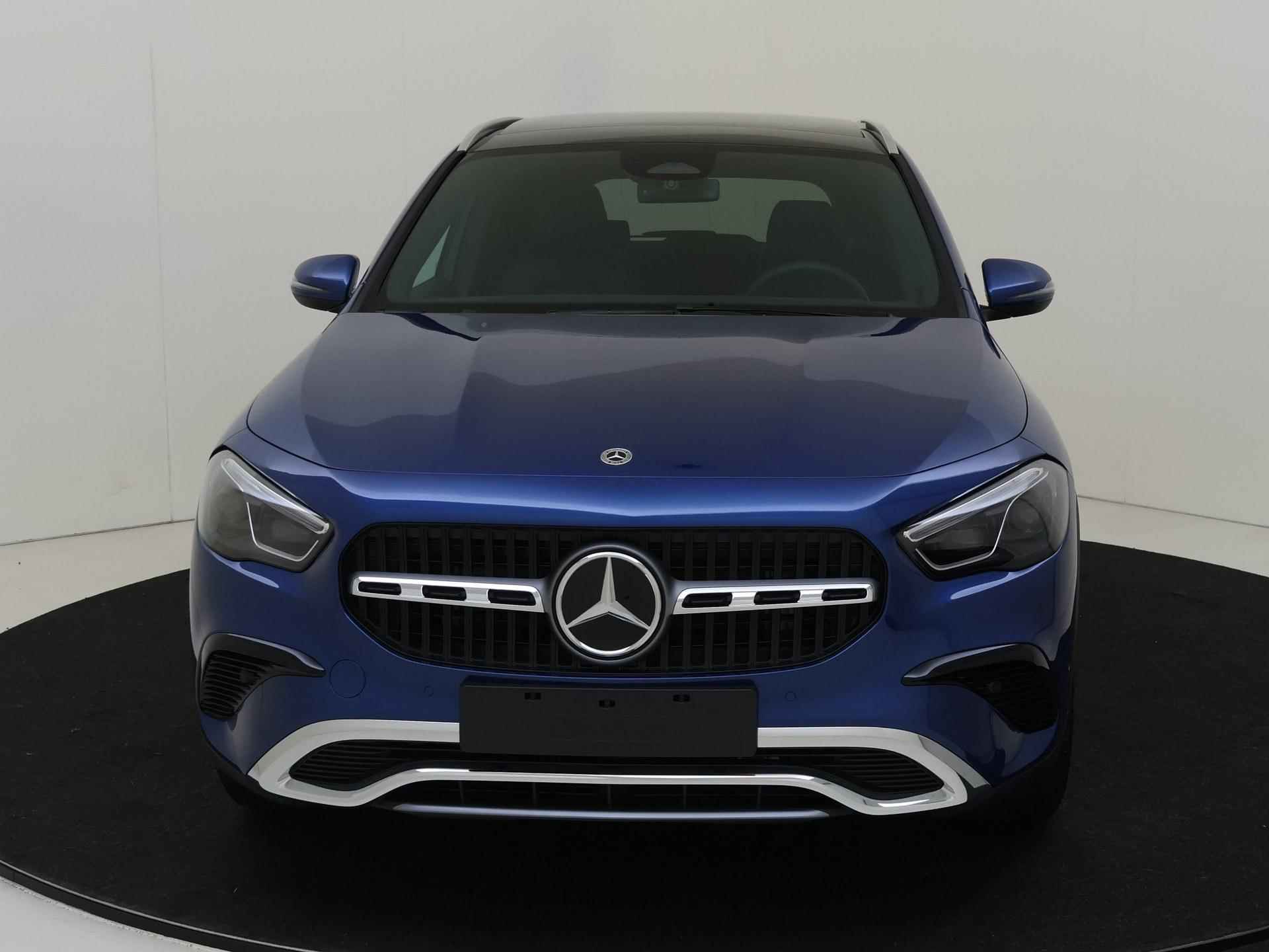 Mercedes-Benz GLA-klasse 180 Star Edition Luxury Line / Panoramadak/ Carplay - 9/37