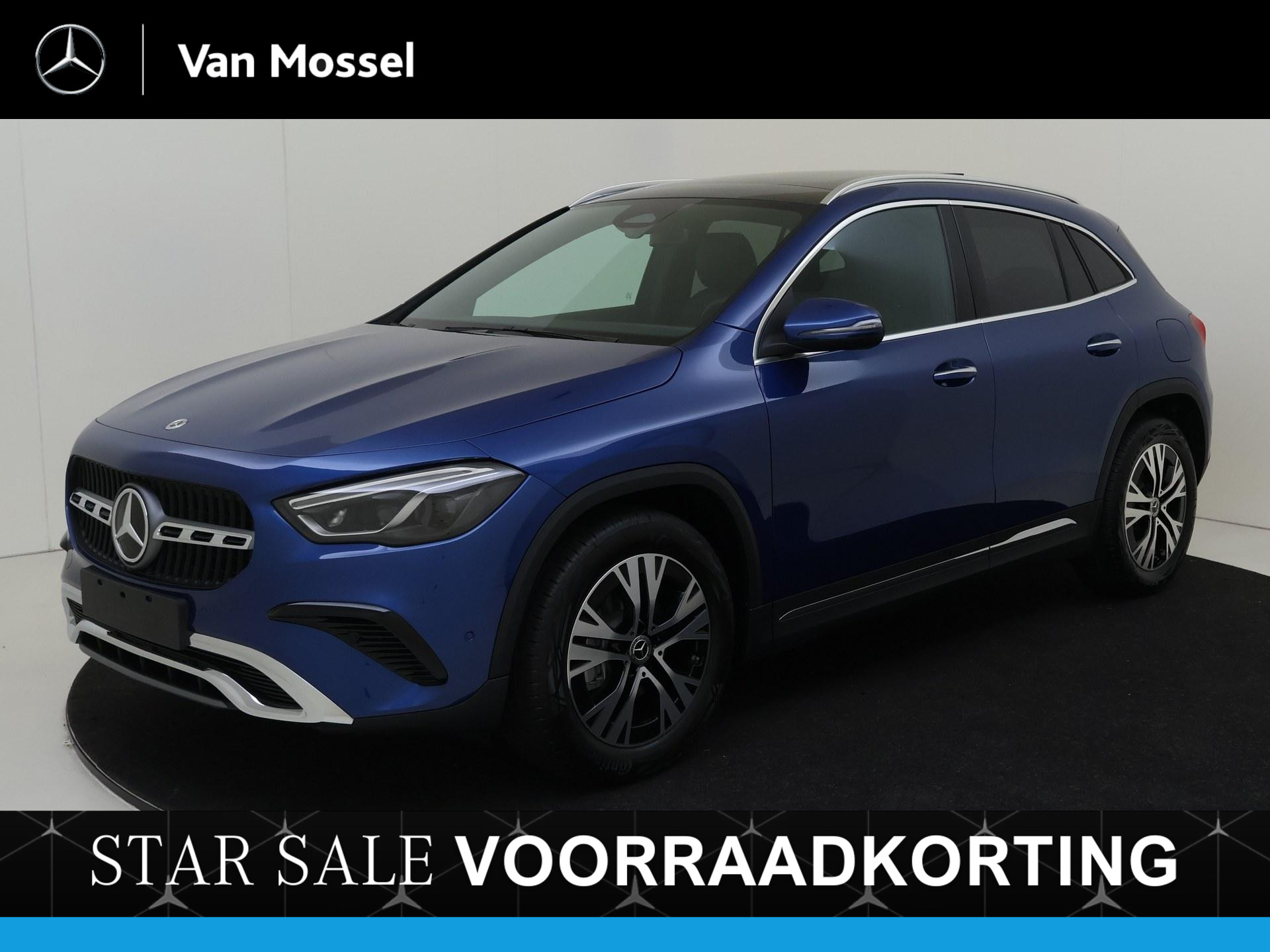 Mercedes-Benz GLA-klasse 180 Star Edition Luxury Line Smartphone-integratie / DISTRONIC / Dodehoekassistent / Panoramaschuifdak / Trekhaak / Multibeam