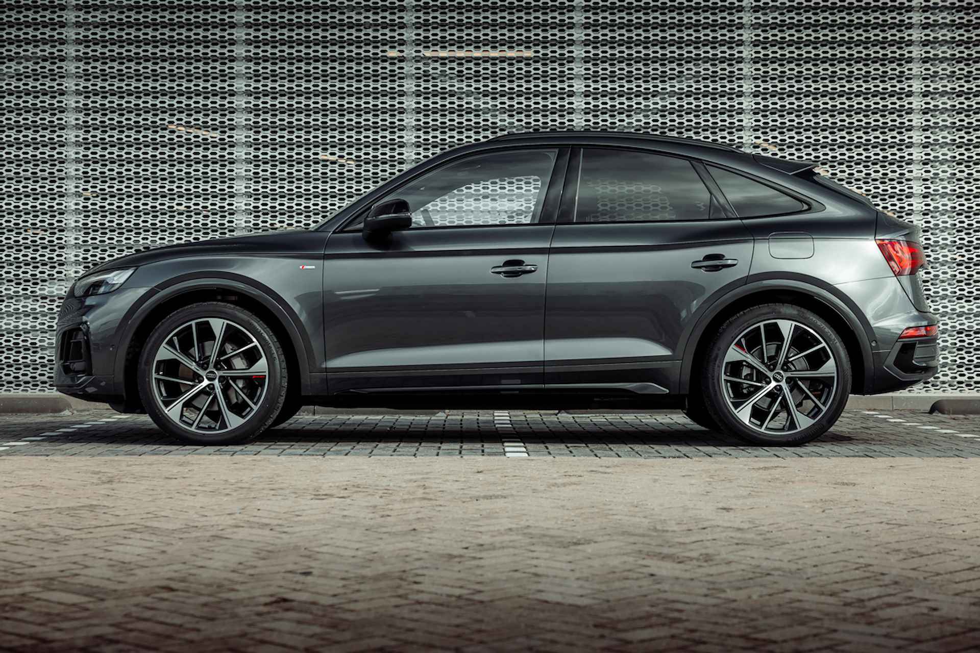 Audi Q5 Sportback 50 TFSI e 299pk quattro S edition Competition | Luchtvering | Panoramadak | 21"LM velgen | Bang & Olufsen | Tour & City & Parking | Comfortsleutel - 3/36