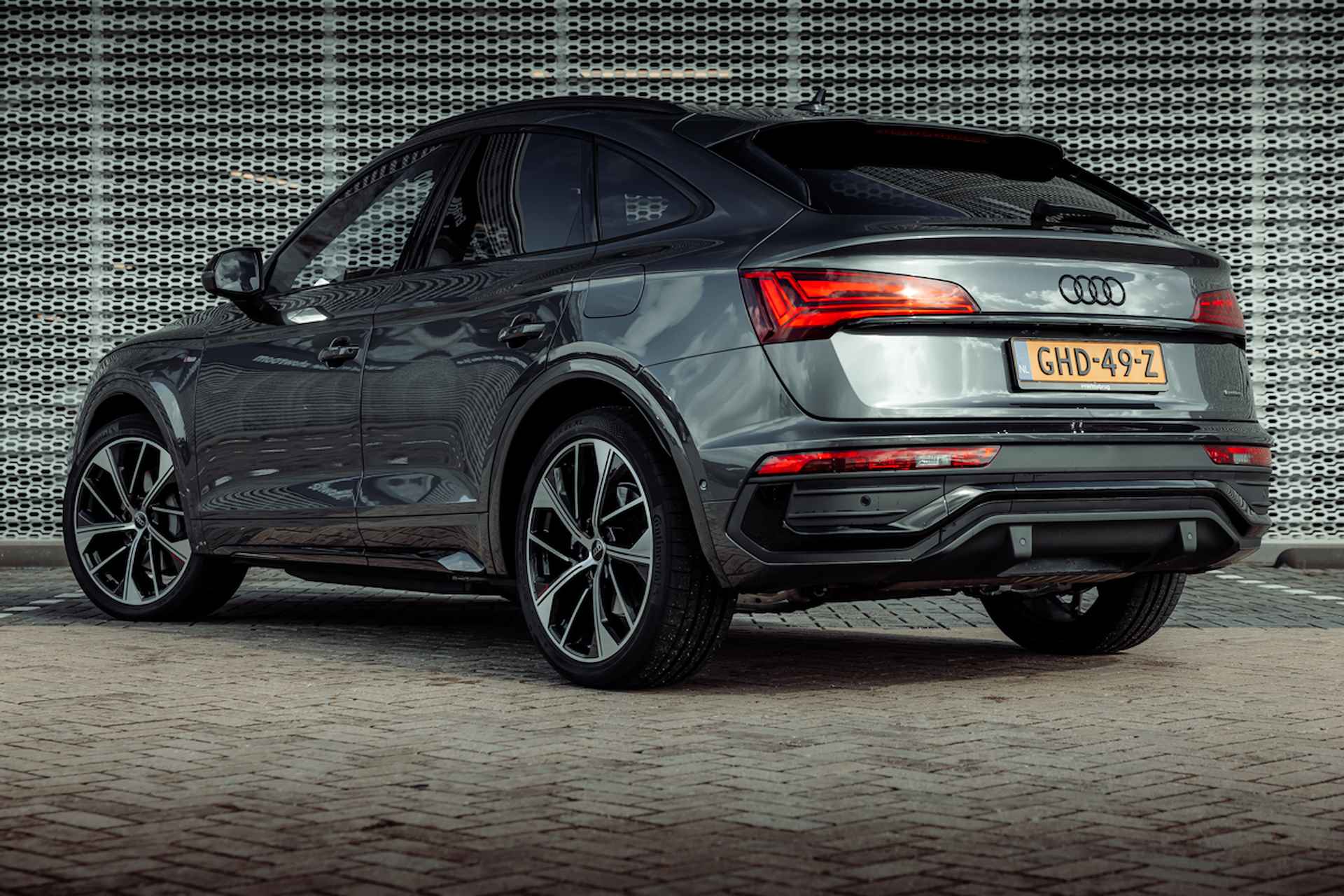 Audi Q5 Sportback 50 TFSI e 299pk quattro S edition Competition | Luchtvering | Panoramadak | 21"LM velgen | Bang & Olufsen | Tour & City & Parking | Comfortsleutel - 4/36