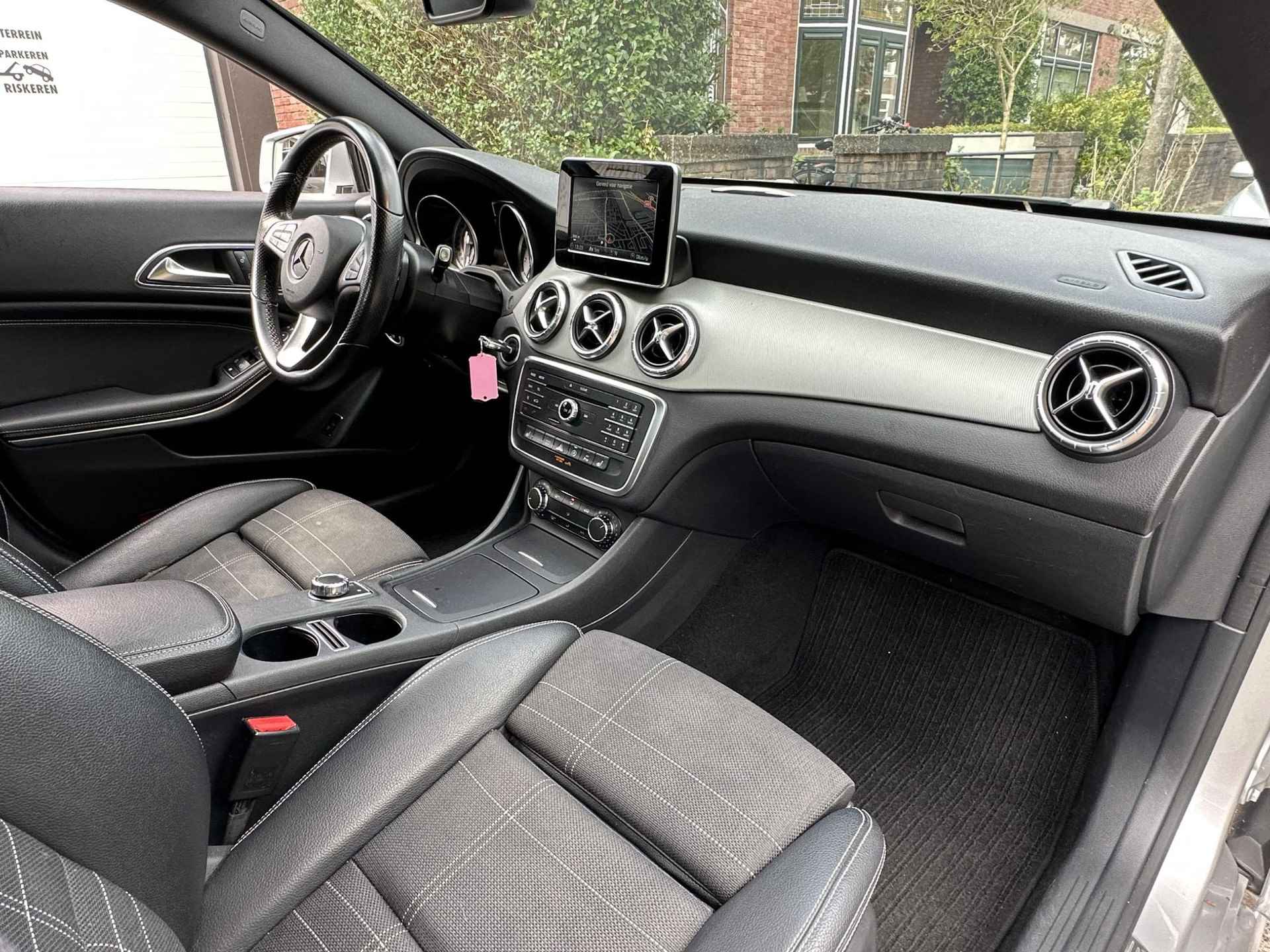 Mercedes-Benz CLA-klasse 200 Prestige l Automaat l Navi l Parkeersensoren - 10/18