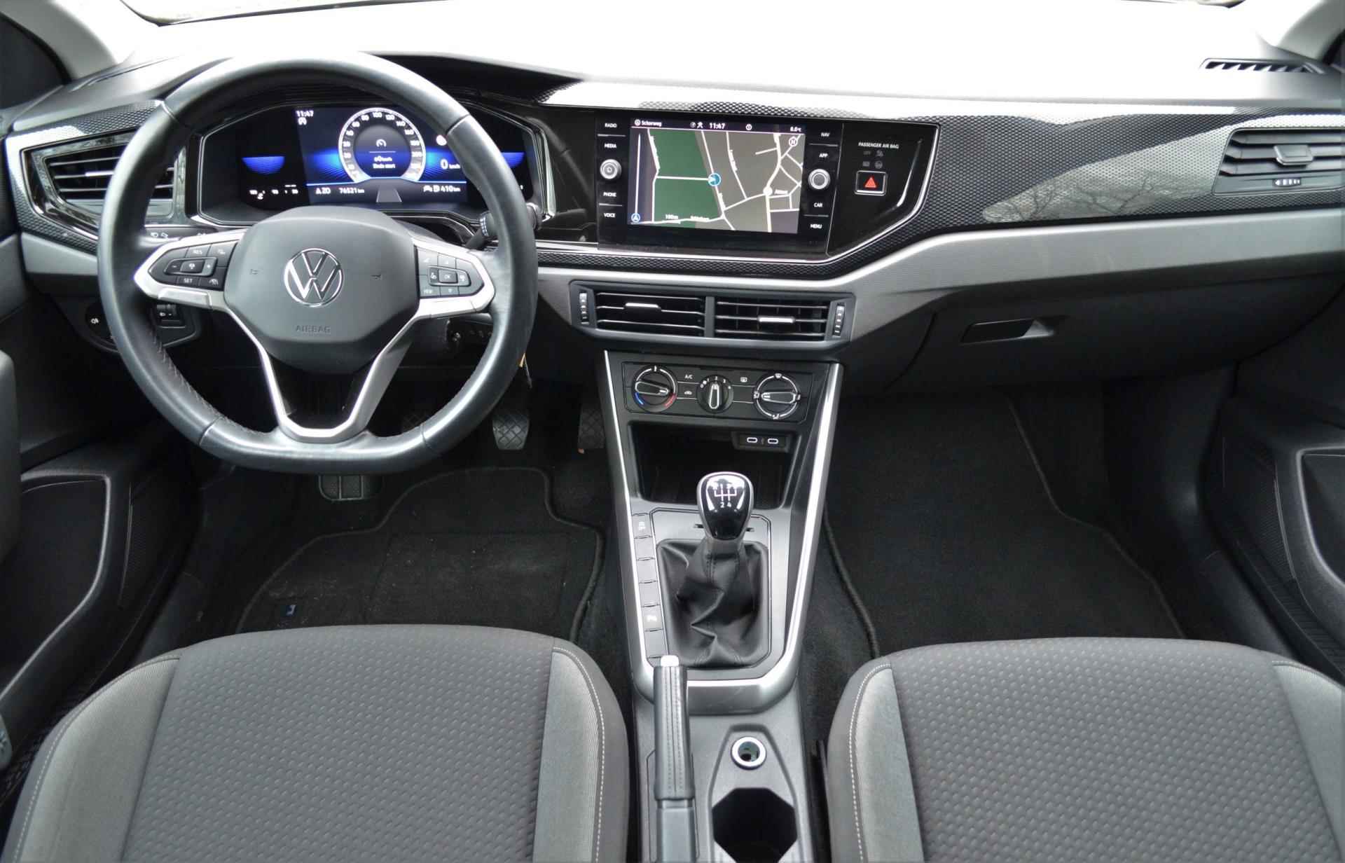 Volkswagen Polo 1.0 TSI Life Carplay/PCD/Nav/Adap.cruise/LM/nieuw model/NL auto - 7/26