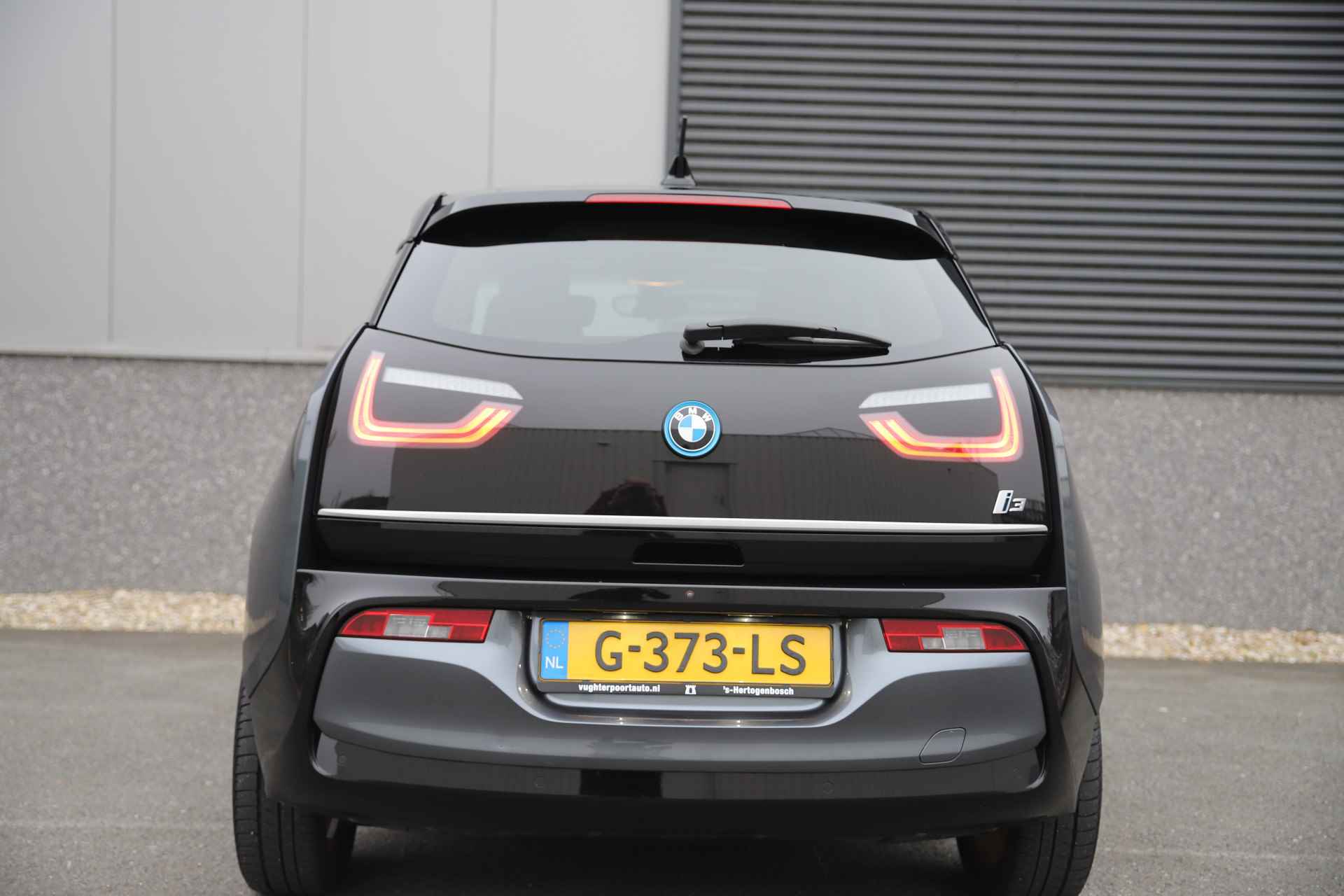 BMW i3 Executive 120Ah 42 kWh/ S-dak/*15.000km*/W-pomp/3-fase/20" - 17/38