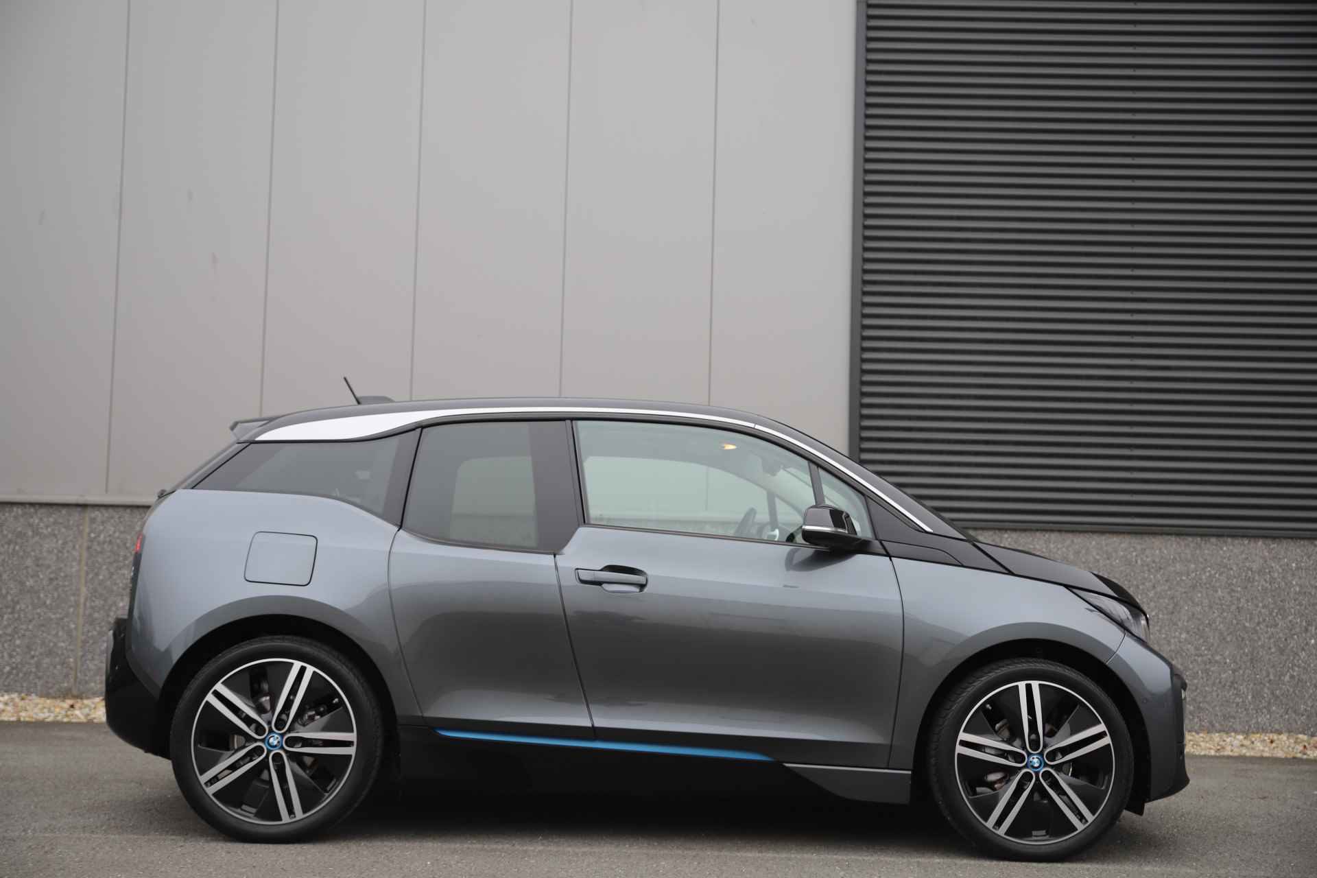 BMW i3 Executive 120Ah 42 kWh/ S-dak/*15.000km*/W-pomp/3-fase/20" - 21/38