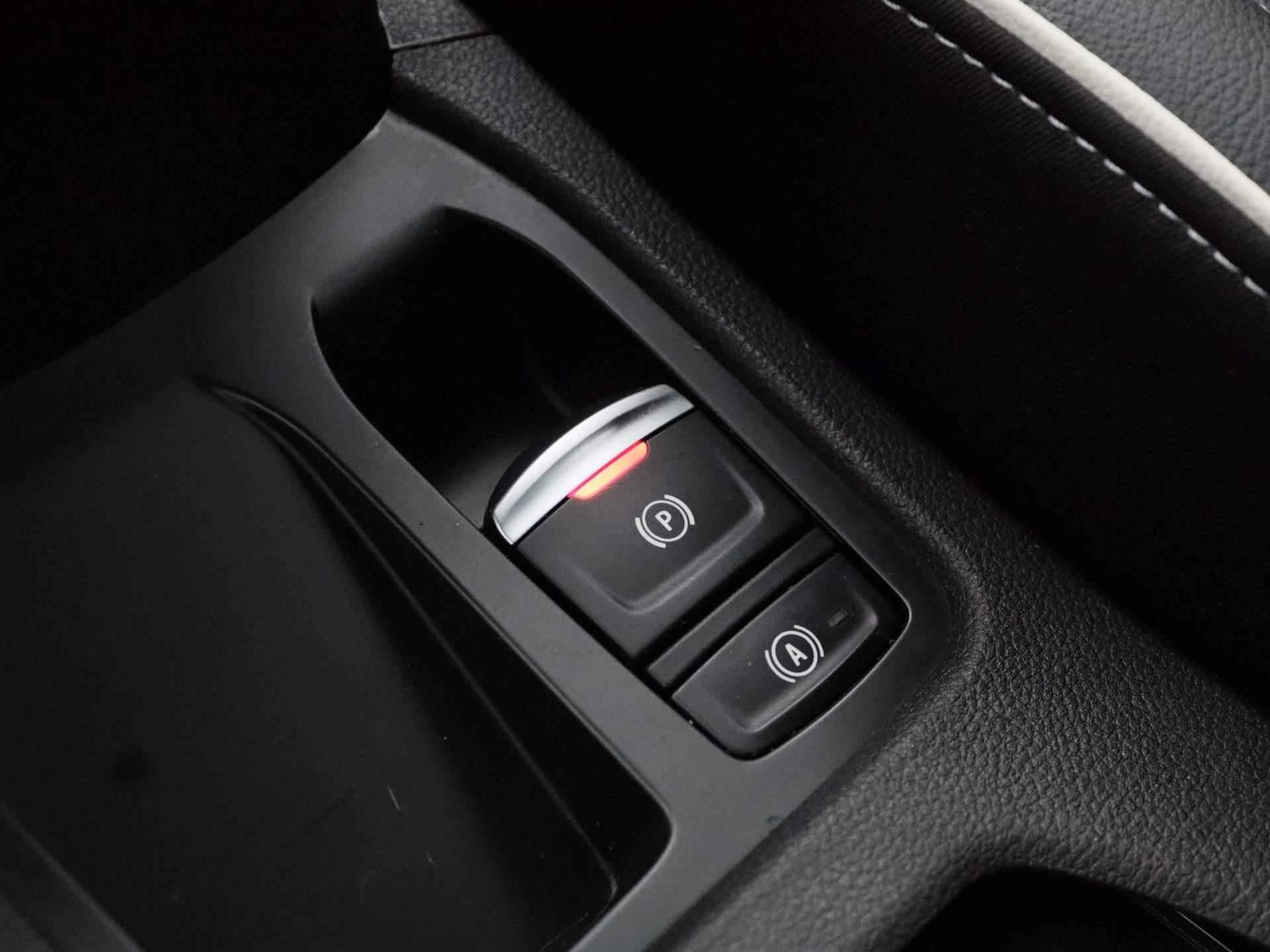 Renault Clio 1.6 E-Tech Hybrid 145Pk Techno | Navigatie | Apple & Android Carplay | Parkeersensoren & Camera | Climate Control | LED | Lichtmetalen Velgen & Privacy Glass | | - 20/38