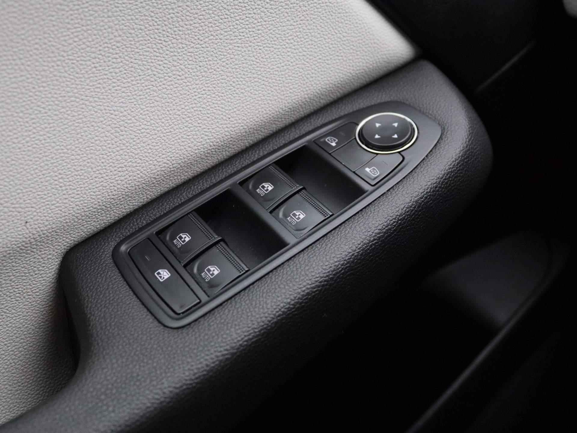 Renault Clio 1.6 E-Tech Hybrid 145Pk Techno | Navigatie | Apple & Android Carplay | Parkeersensoren & Camera | Climate Control | LED | Lichtmetalen Velgen & Privacy Glass | | - 26/38