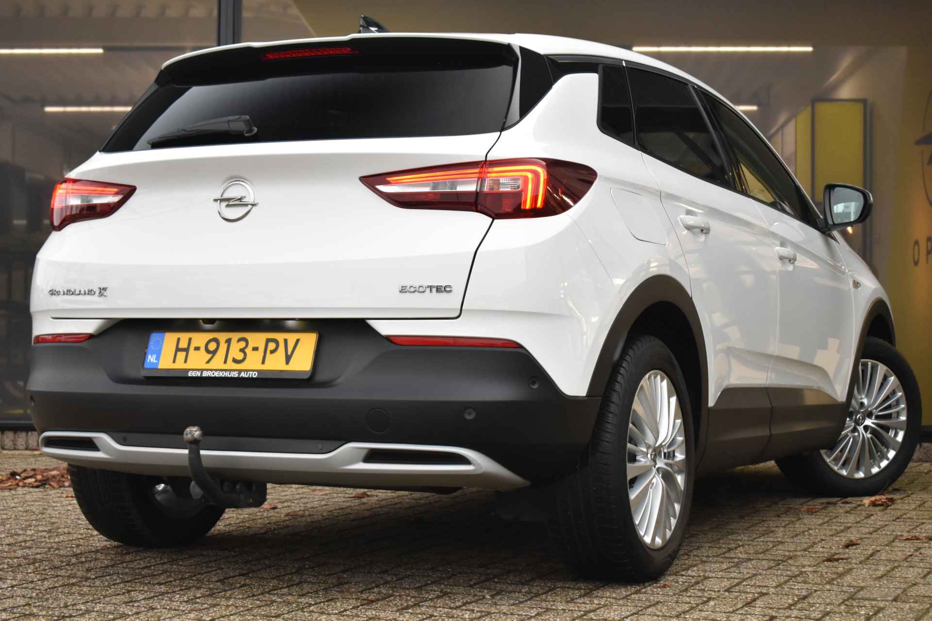 Opel Grandland X 1.2 Turbo Innovation | Navigatie | Trekhaak | 1e Eigenaar | Dealeronderhouden | Elektr. Achterklep | All-Seasonbanden | Keyless- - 3/50